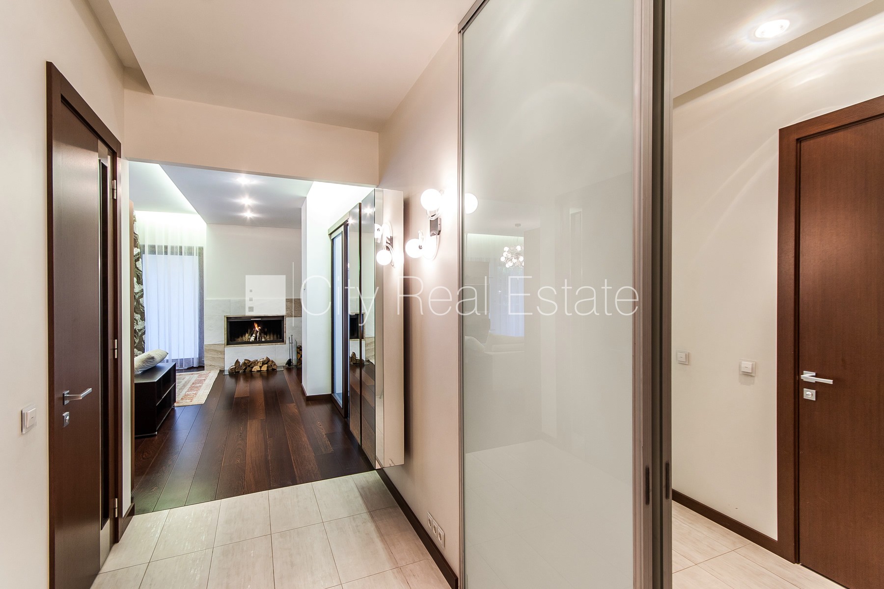 Sludinājumi. Jaunceltne, zaļā teritorija, garāža divām automašīnām, apzaļumota teritorija ar jaunu kokaugu Cena: 400000 EUR Foto #22