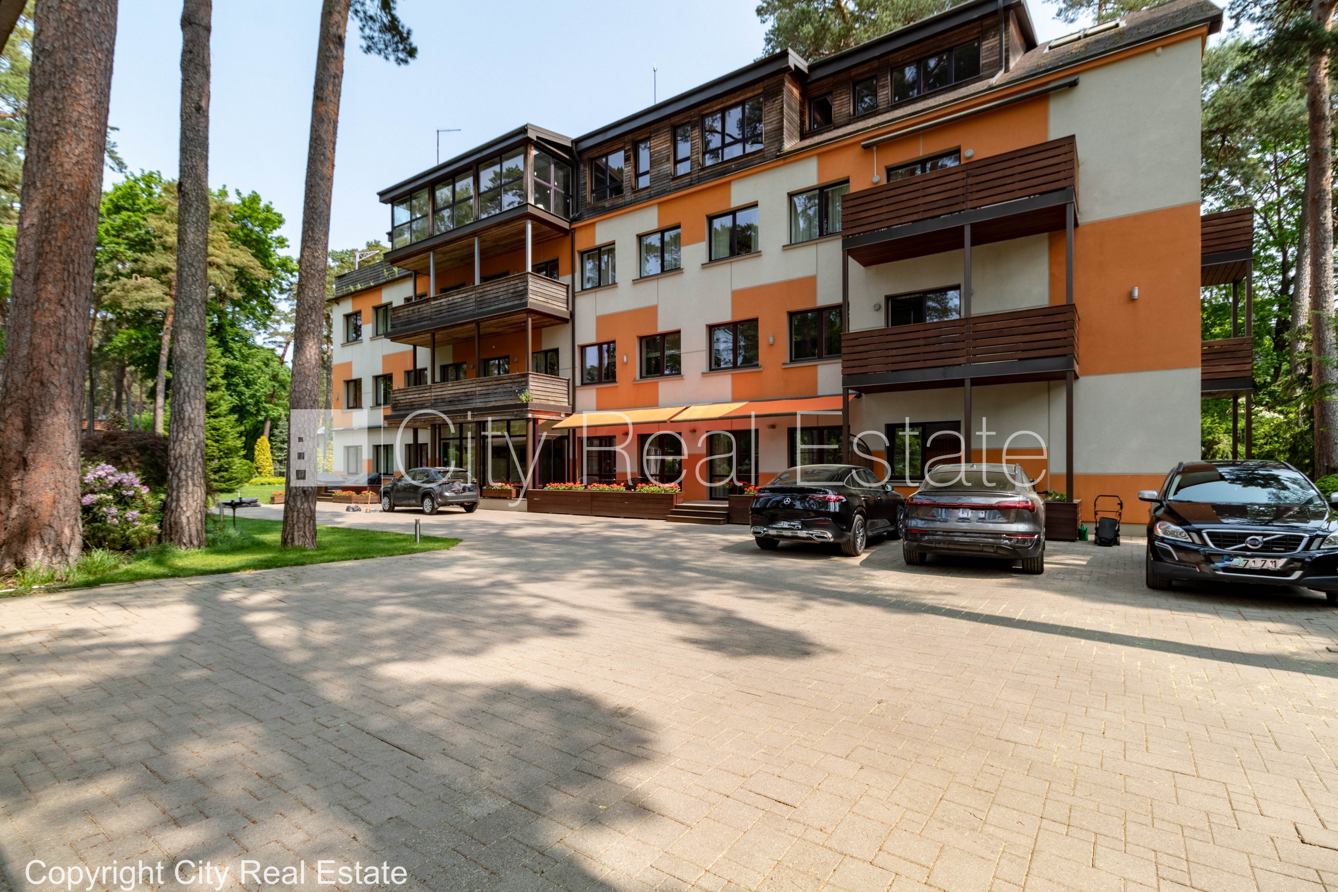 Sludinājumi. Jaunceltne, labiekārtota apzaļumota teritorija, teritorijas iebrauktuves vārti aprīkoti ar Cena: 2000 EUR/mēn Foto #25