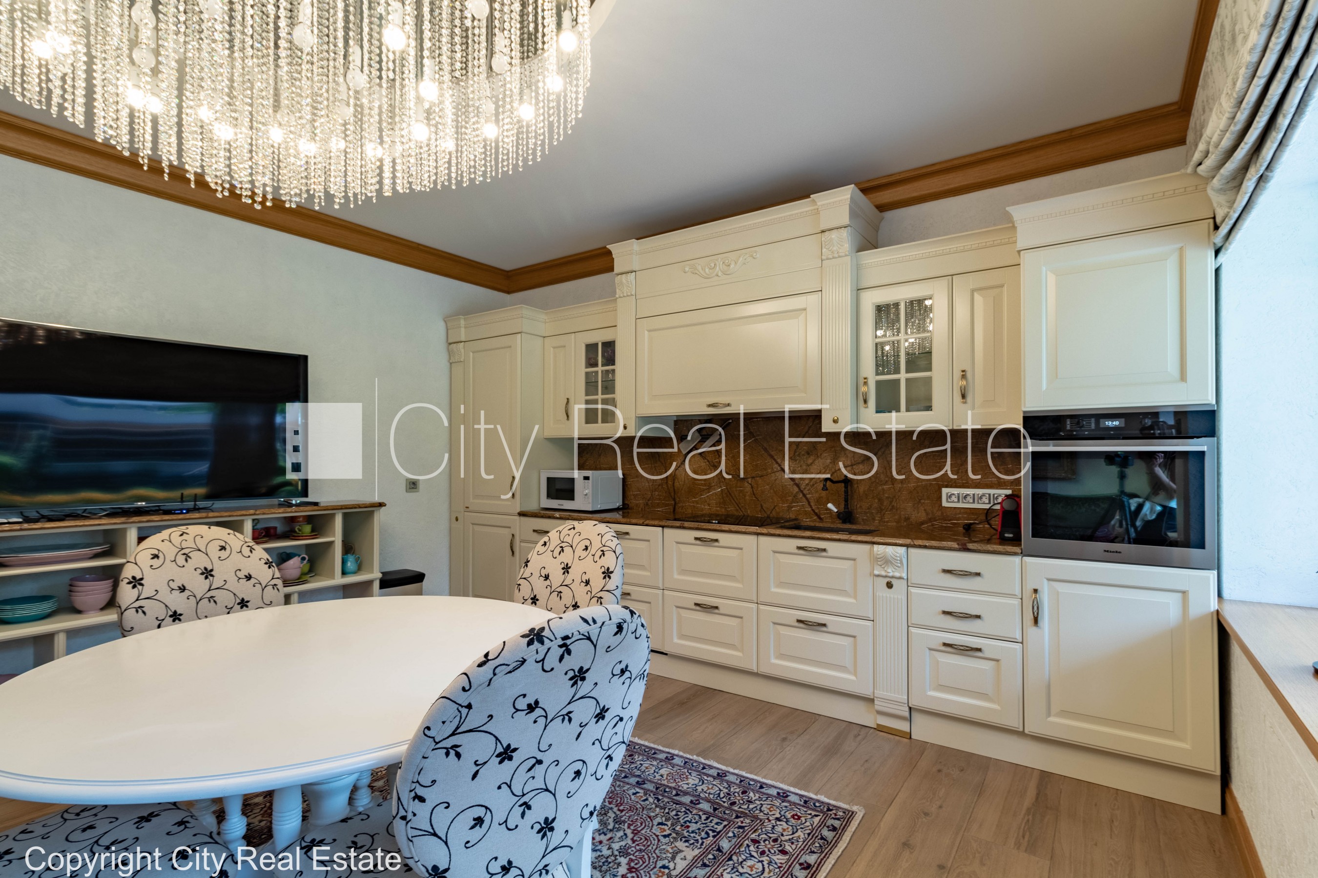 Sludinājumi. Jaunceltne, labiekārtota apzaļumota teritorija, teritorijas iebrauktuves vārti aprīkoti ar Cena: 2000 EUR/mēn Foto #6