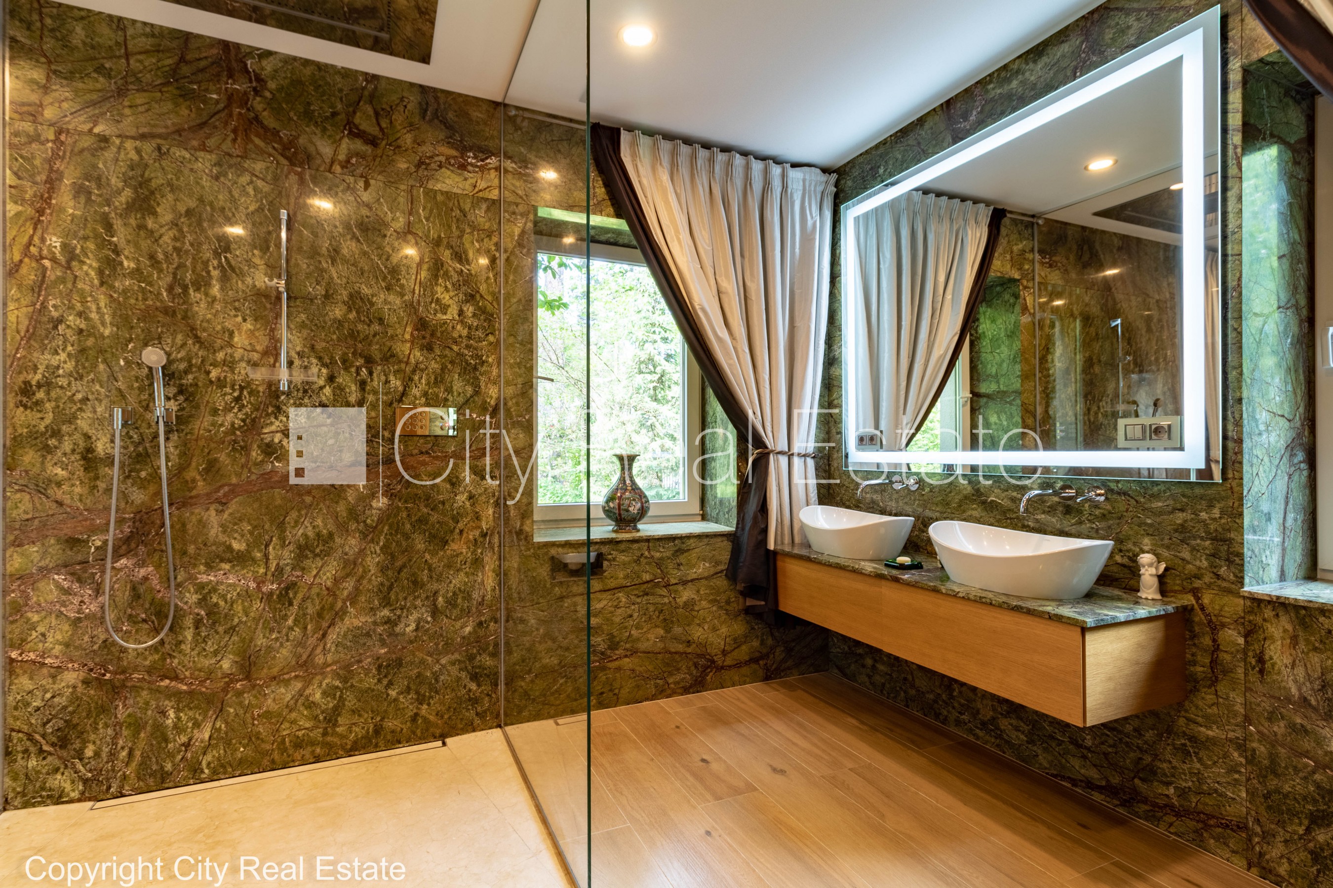 Sludinājumi. Jaunceltne, labiekārtota apzaļumota teritorija, teritorijas iebrauktuves vārti aprīkoti ar Cena: 2000 EUR/mēn Foto #16