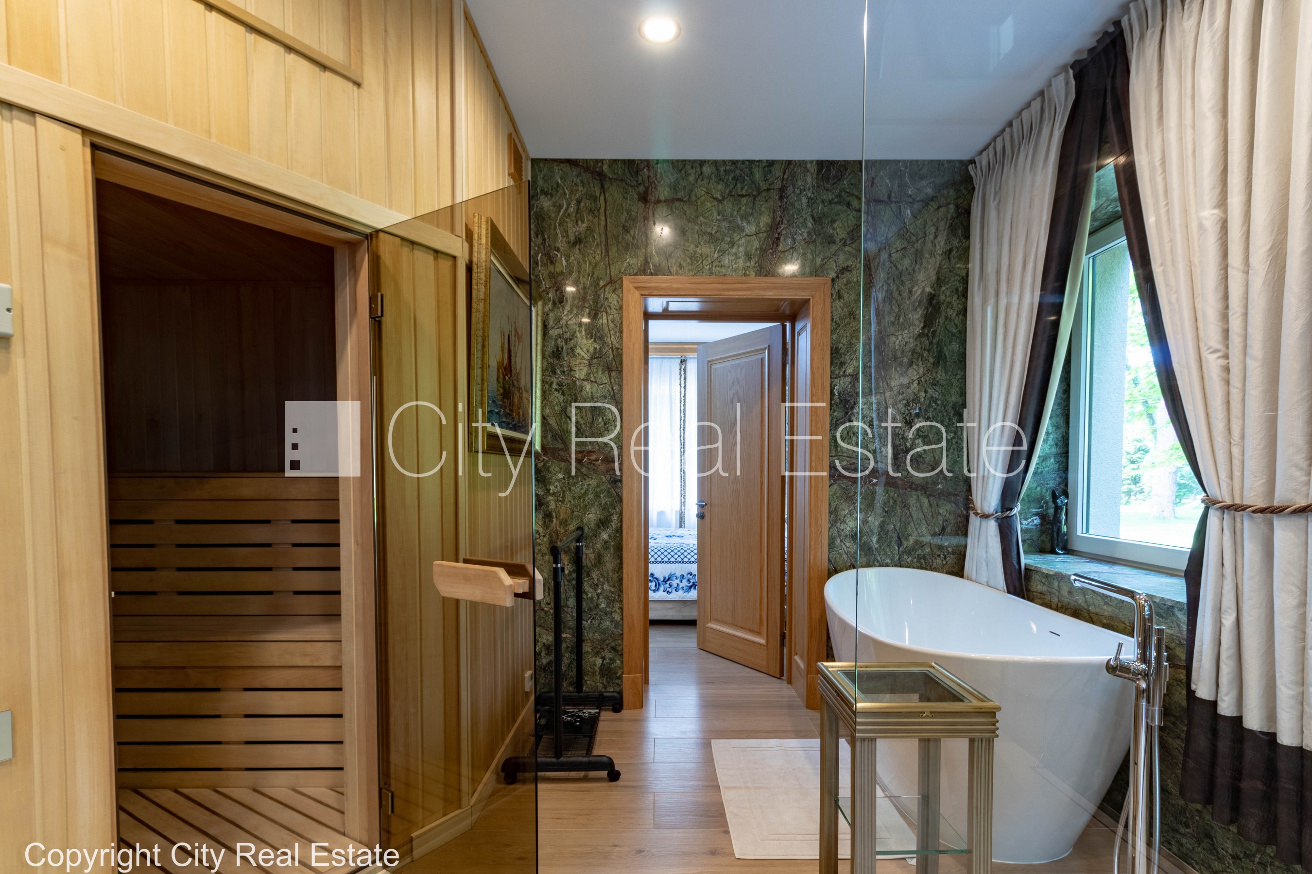 Sludinājumi. Jaunceltne, labiekārtota apzaļumota teritorija, teritorijas iebrauktuves vārti aprīkoti ar Cena: 2000 EUR/mēn Foto #13