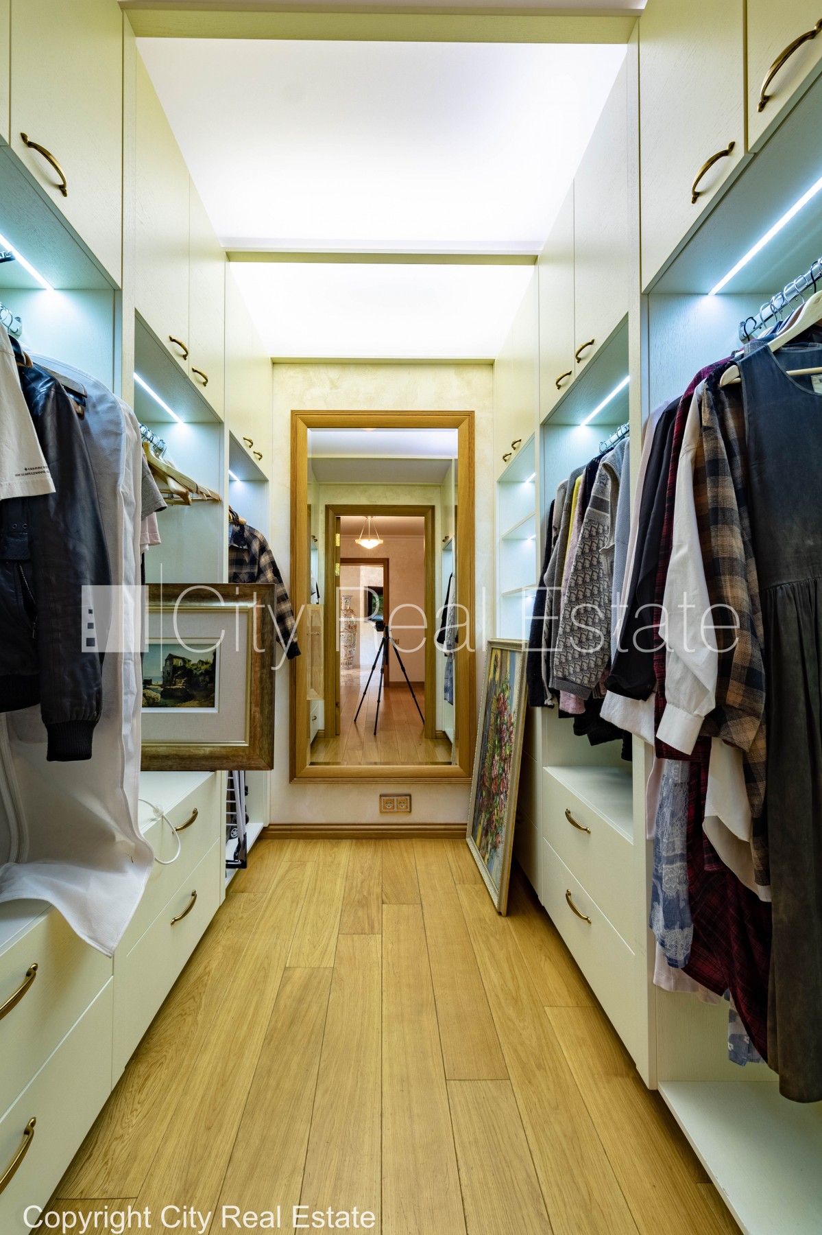 Sludinājumi. Jaunceltne, labiekārtota apzaļumota teritorija, slēgta teritorija, teritorijas iebrauktuves vārti Cena: 3000 EUR/mēn Foto #19