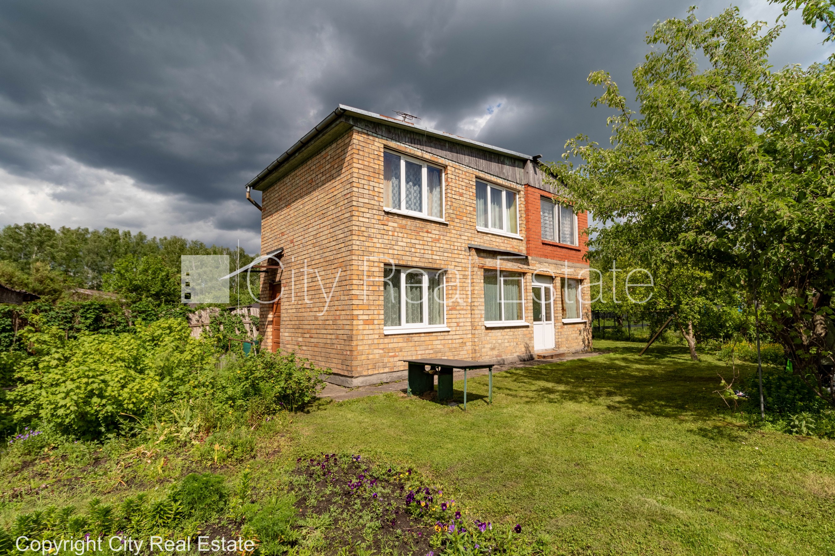 Sludinājumi. Vasarnīca, slēgta teritorija, vieta automašīnai, 2 gab. verandas, istabas izolētas 4 gab., virtuve Cena: 69900 EUR Foto #1