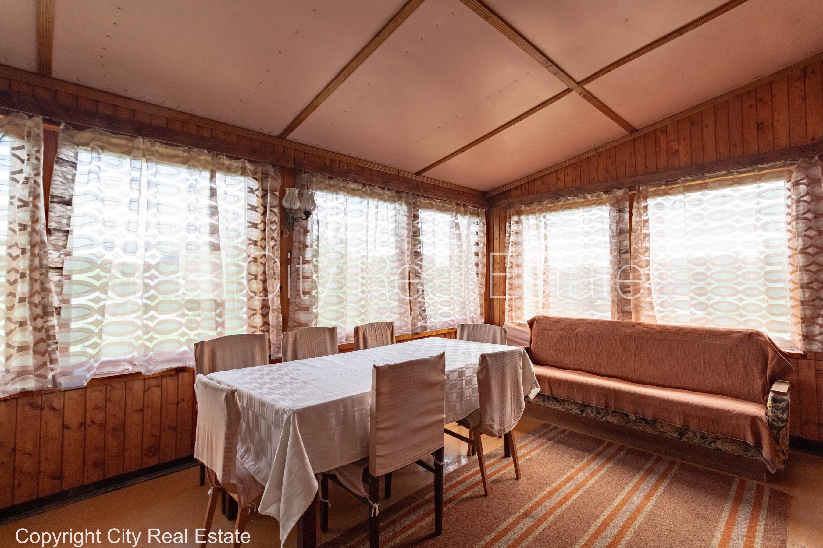 Sludinājumi. Vasarnīca, slēgta teritorija, vieta automašīnai, 2 gab. verandas, istabas izolētas 4 gab., virtuve Cena: 69900 EUR Foto #2