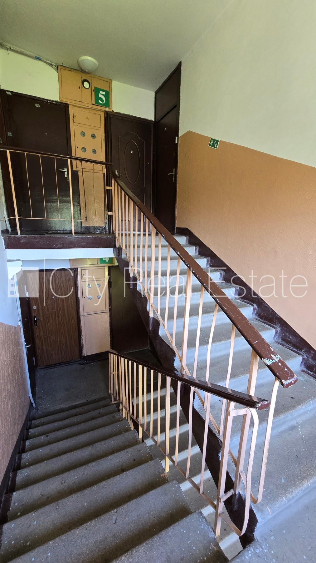 Sludinājumi. Kāpņu telpa pēc kosmētiskā remonta, lodžija, istabas izolētas 2 gab., centrālā apkure, sanitārais Cena: 46200 EUR Foto #21