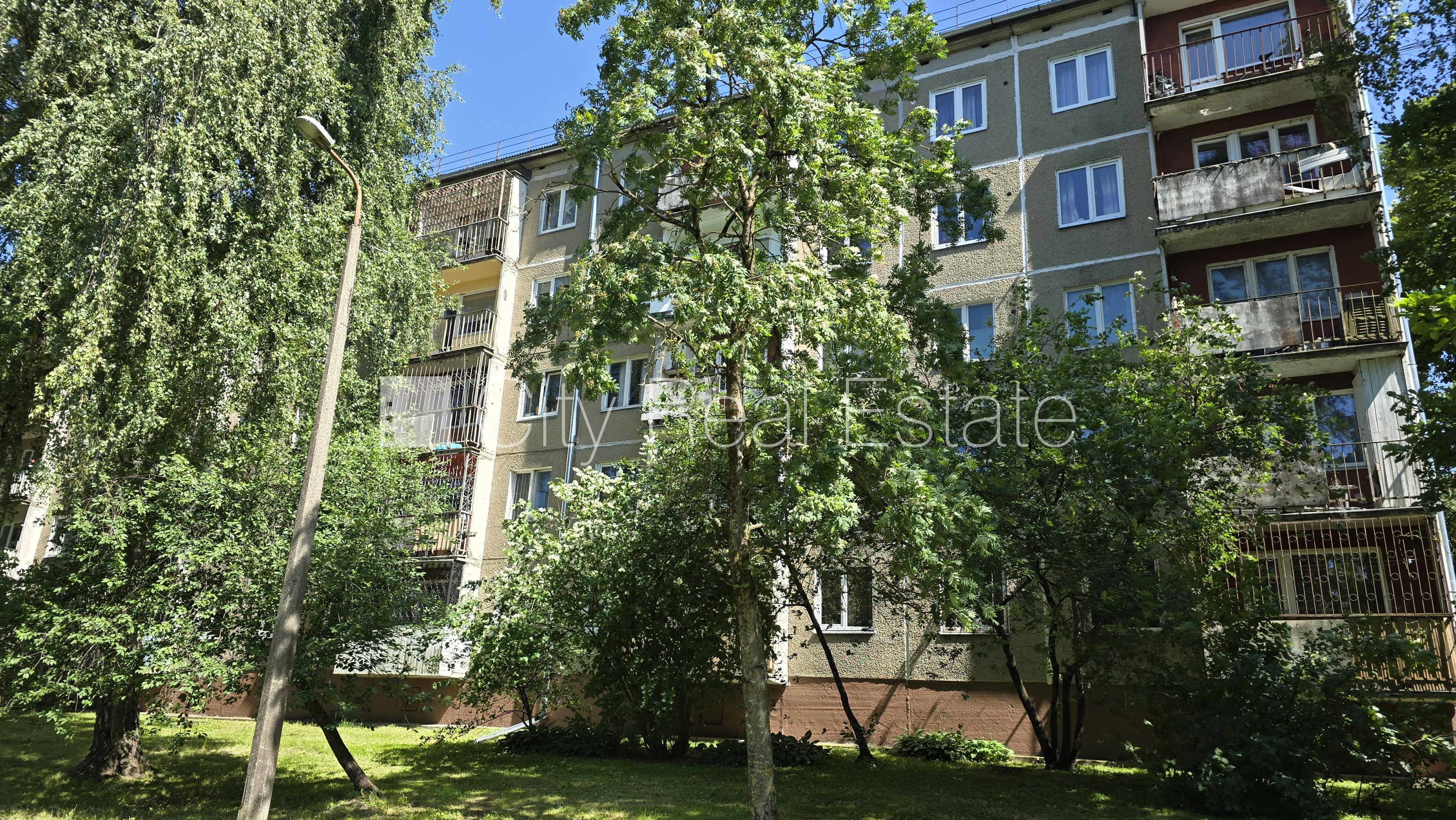 Sludinājumi. Kāpņu telpa pēc kosmētiskā remonta, lodžija, istabas izolētas 2 gab., centrālā apkure, sanitārais Cena: 46200 EUR Foto #23