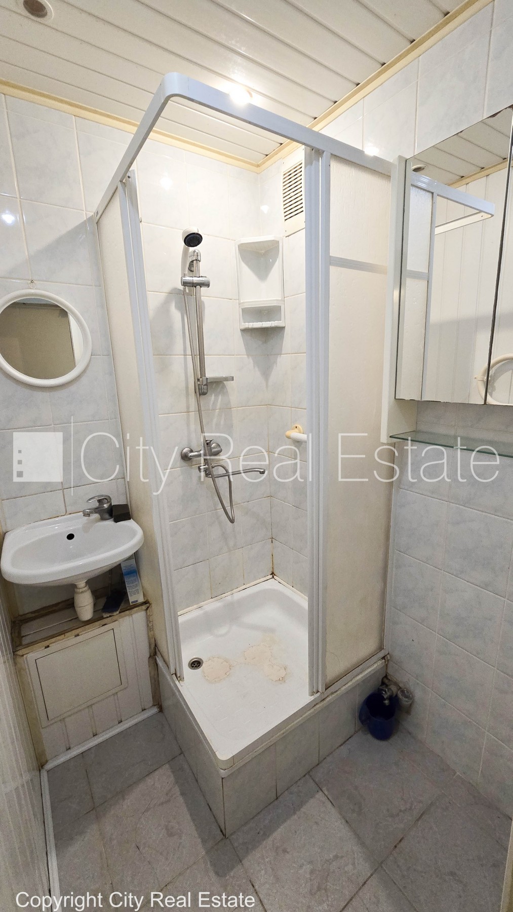 Sludinājumi. Kāpņu telpa pēc kosmētiskā remonta, lodžija, istabas izolētas 2 gab., centrālā apkure, sanitārais Cena: 46200 EUR Foto #17