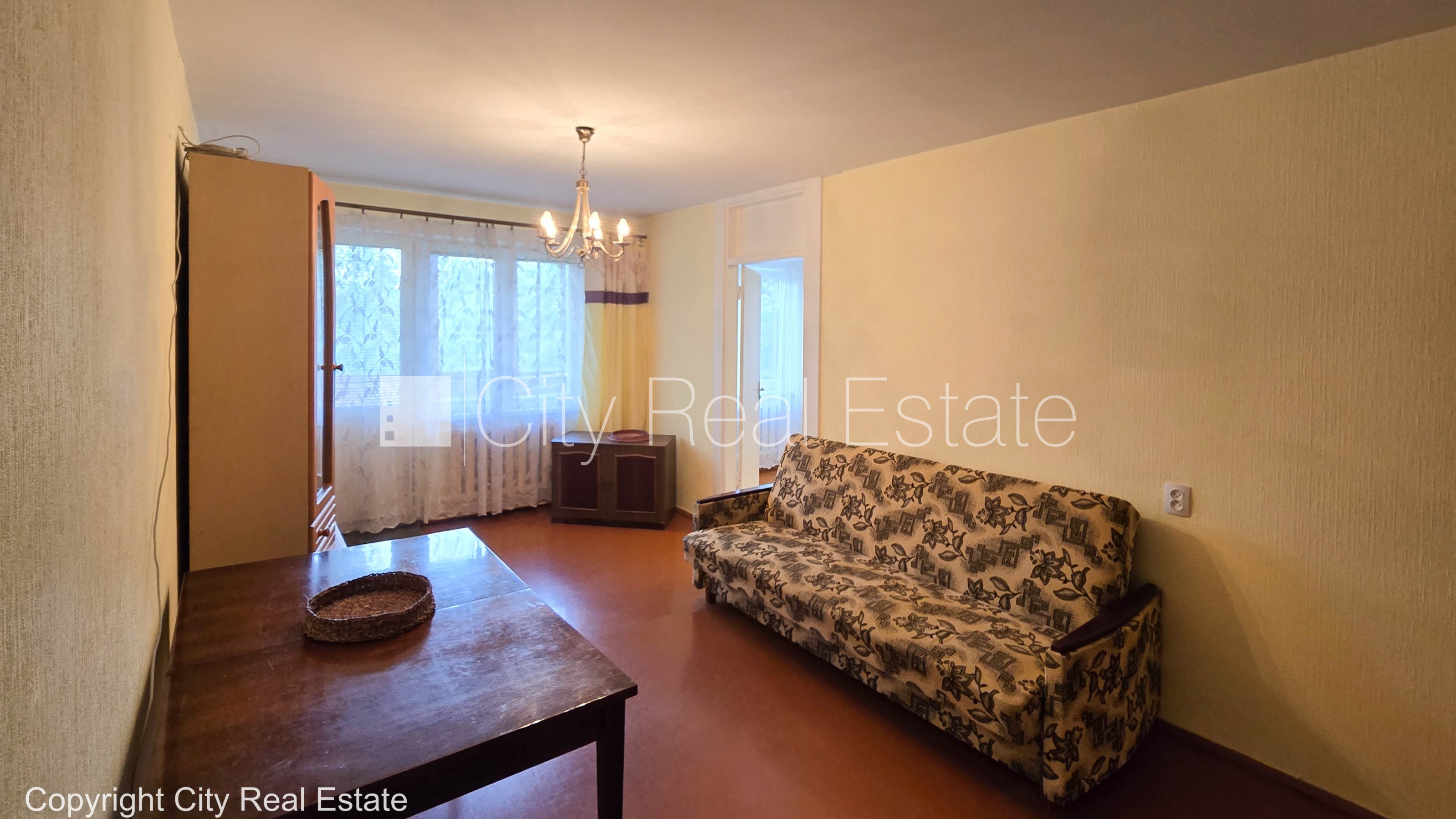 Sludinājumi. Kāpņu telpa pēc kosmētiskā remonta, lodžija, istabas izolētas 2 gab., centrālā apkure, sanitārais Cena: 46200 EUR Foto #2