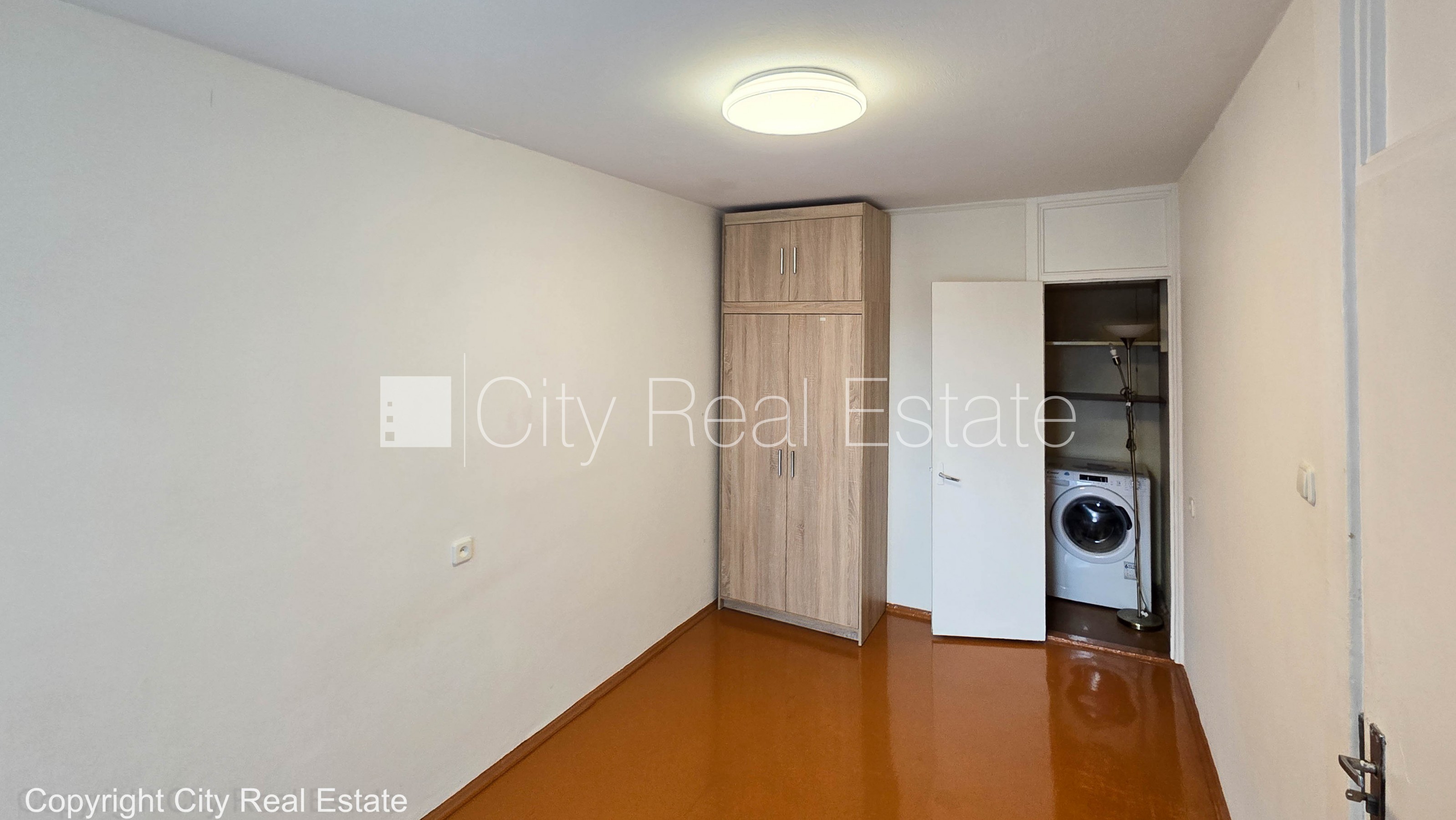 Sludinājumi. Kāpņu telpa pēc kosmētiskā remonta, lodžija, istabas izolētas 2 gab., centrālā apkure, sanitārais Cena: 46200 EUR Foto #11