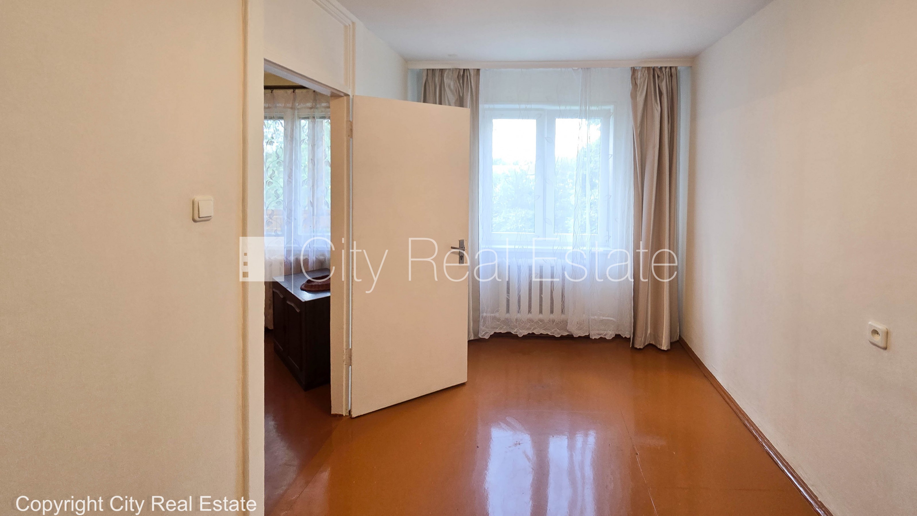 Sludinājumi. Kāpņu telpa pēc kosmētiskā remonta, lodžija, istabas izolētas 2 gab., centrālā apkure, sanitārais Cena: 46200 EUR Foto #12