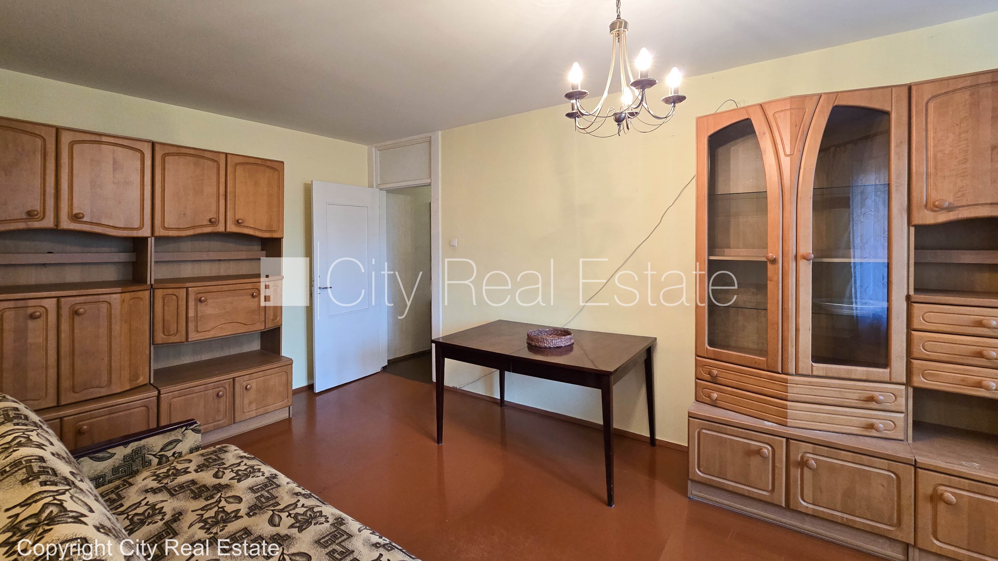 Sludinājumi. Kāpņu telpa pēc kosmētiskā remonta, lodžija, istabas izolētas 2 gab., centrālā apkure, sanitārais Cena: 46200 EUR Foto #1