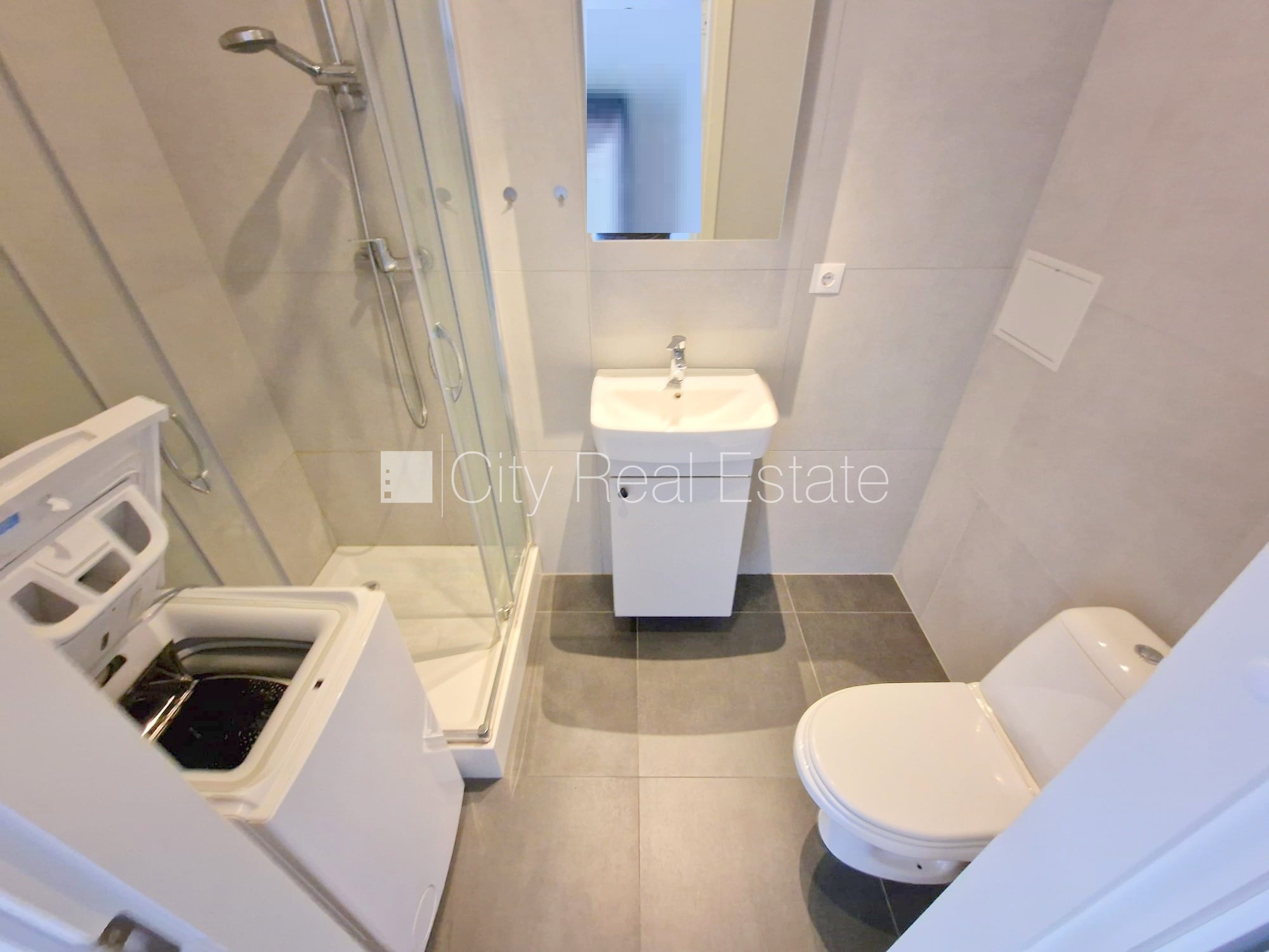 Sludinājumi. Fasādes māja, renovēta māja, slēgts pagalms, ieeja no ielas un pagalma, kāpņu telpa pēc kapitālā Cena: 340 EUR/mēn Foto #11