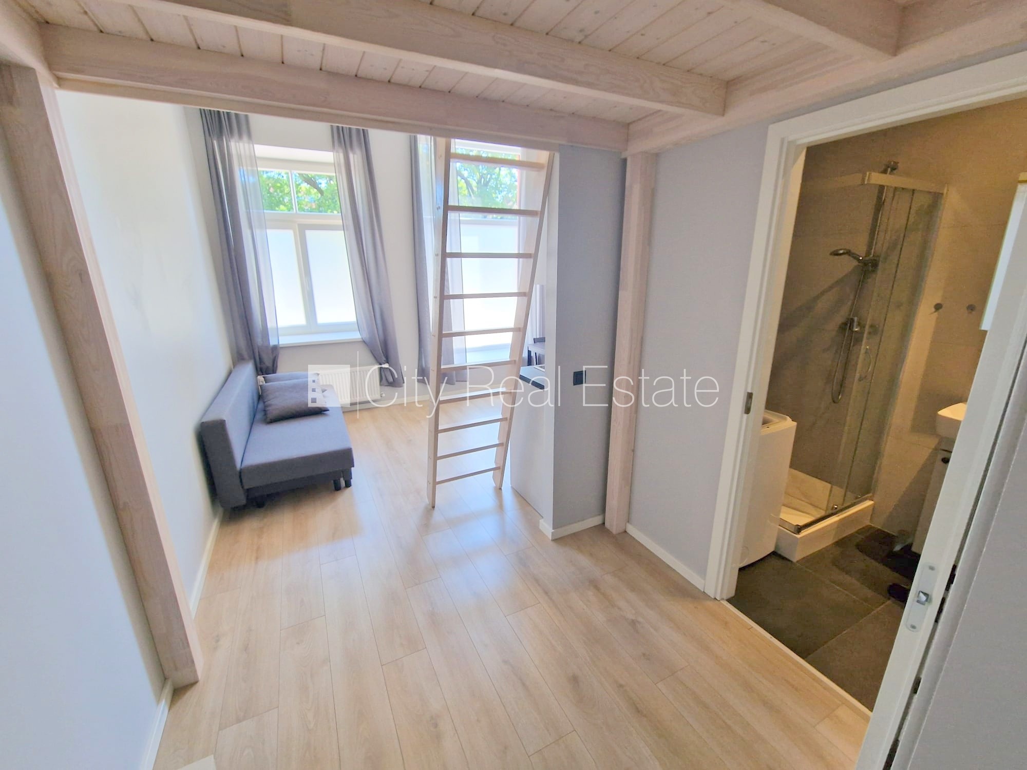 Sludinājumi. Fasādes māja, renovēta māja, slēgts pagalms, ieeja no ielas un pagalma, kāpņu telpa pēc kapitālā Cena: 340 EUR/mēn Foto #9