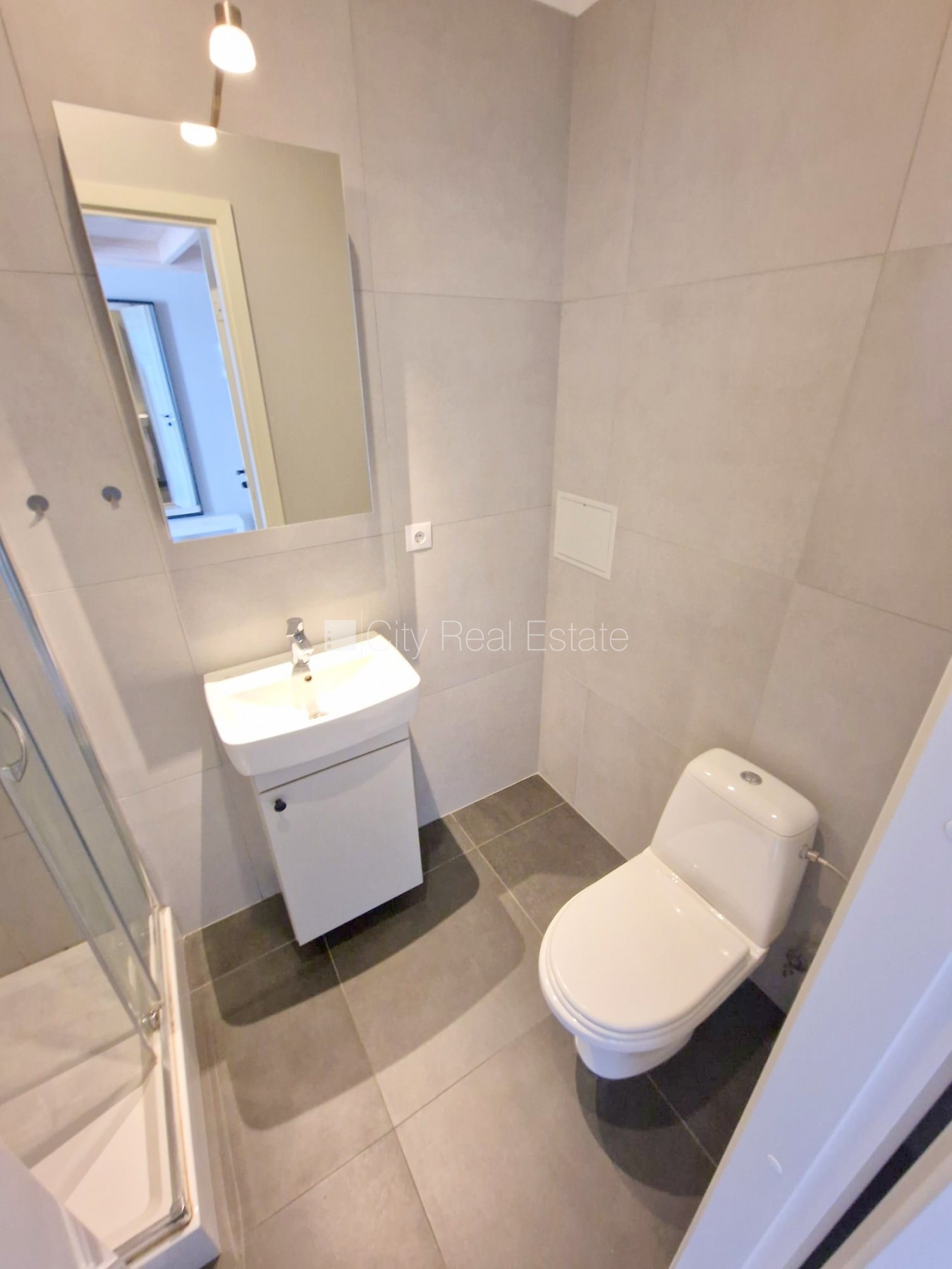 Sludinājumi. Fasādes māja, renovēta māja, slēgts pagalms, ieeja no ielas un pagalma, kāpņu telpa pēc kapitālā Cena: 340 EUR/mēn Foto #13