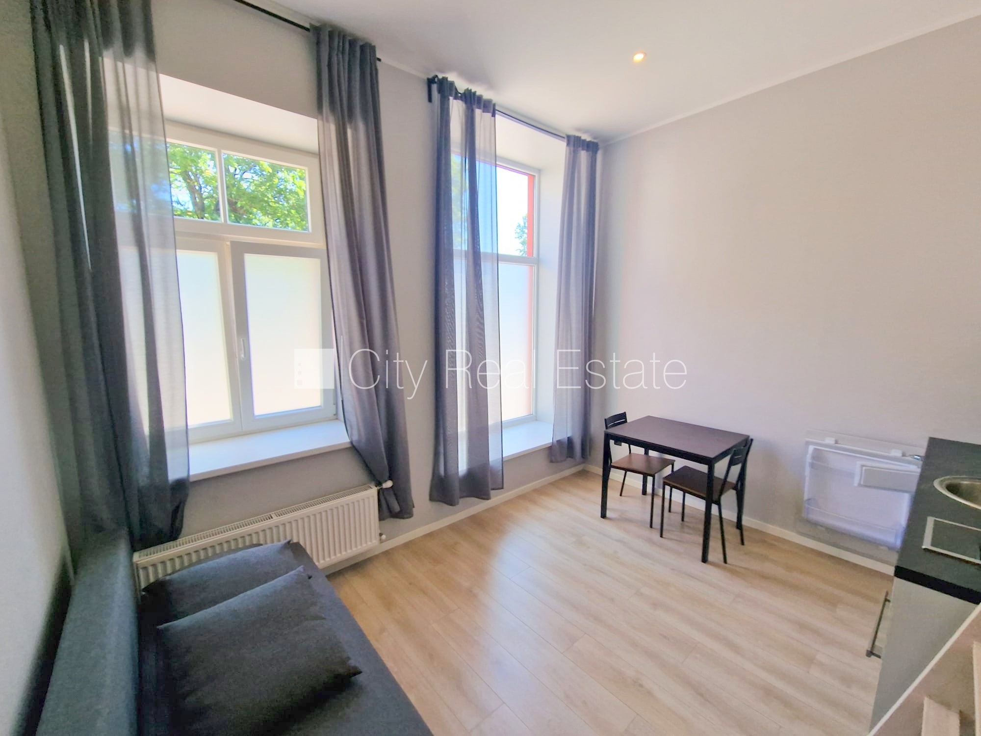 Sludinājumi. Fasādes māja, renovēta māja, slēgts pagalms, ieeja no ielas un pagalma, kāpņu telpa pēc kapitālā Cena: 340 EUR/mēn Foto #7