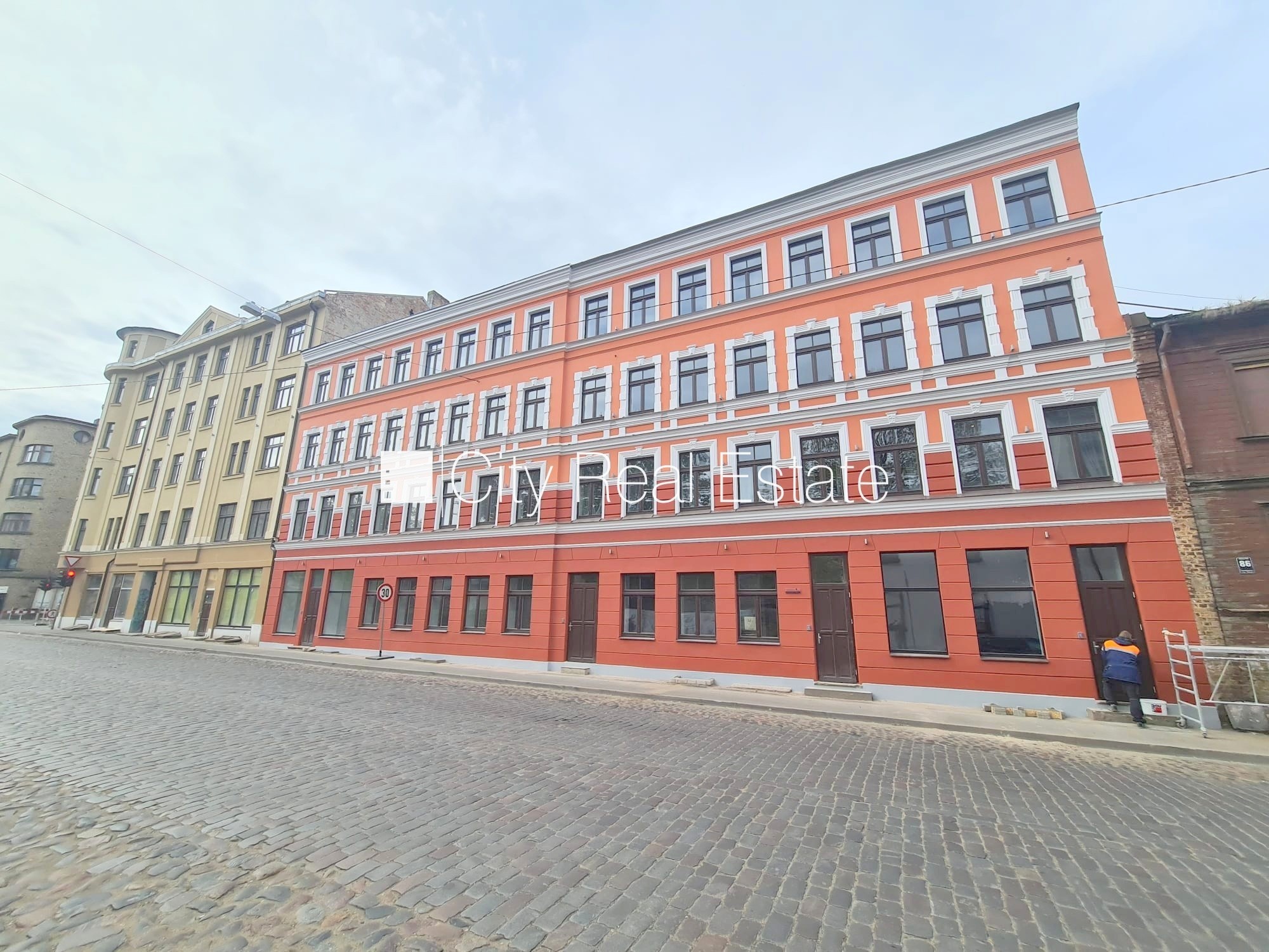 Sludinājumi. Fasādes māja, renovēta māja, slēgts pagalms, ieeja no ielas un pagalma, kāpņu telpa pēc kapitālā Cena: 340 EUR/mēn Foto #19