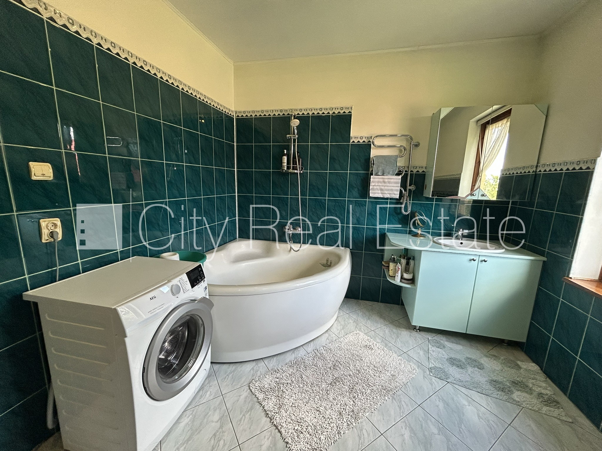 Sludinājumi. Zeme īpašumā, metāla jumta segums, gāzbetona bloku sienas, labiekārtota apzaļumota teritorija, Cena: 182890 EUR Foto #15