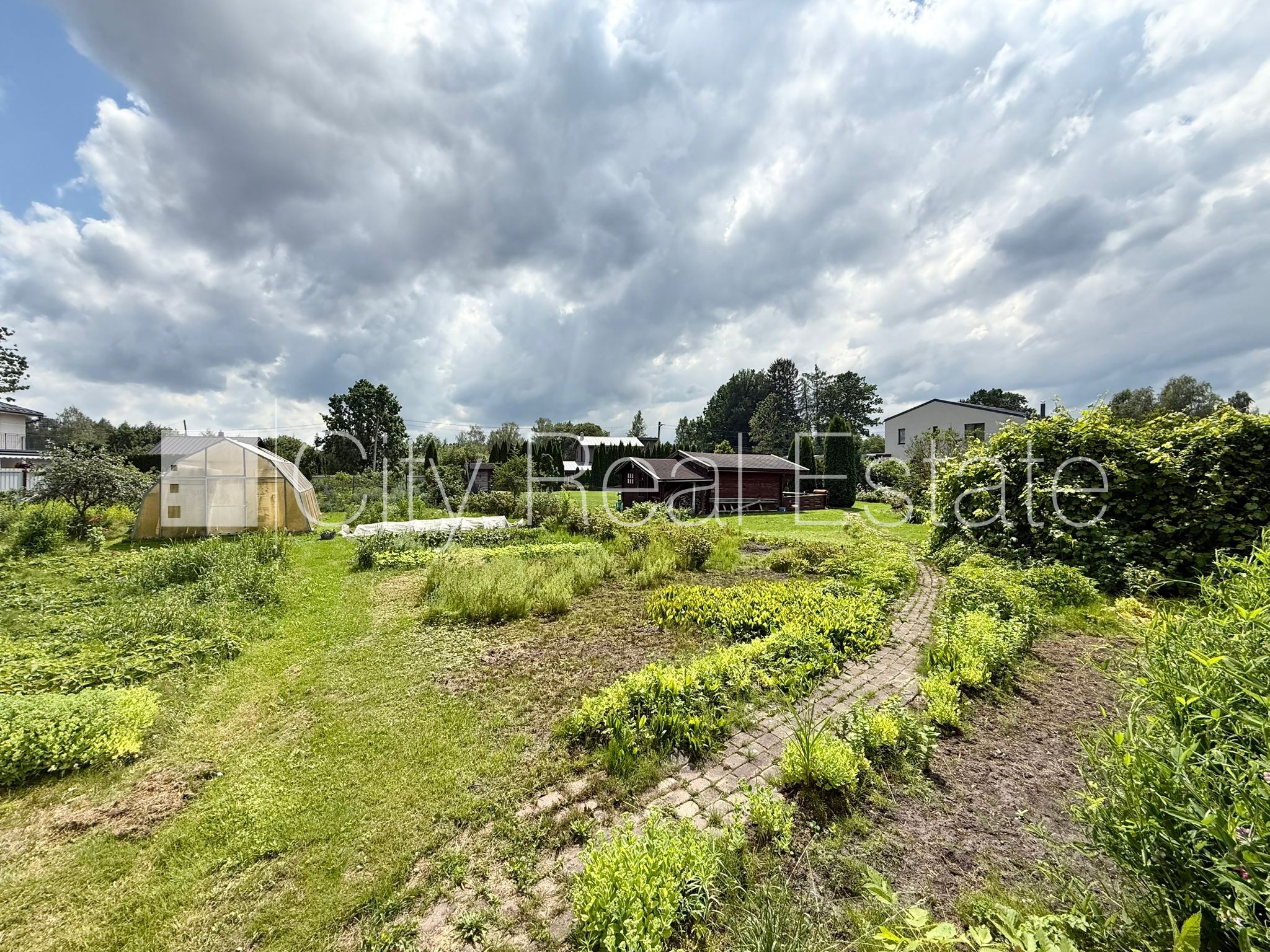 Sludinājumi. Labiekārtota apzaļumota teritorija, iežogota teritorija ar metāla sētu, jaunizveidotā privātmāju Cena: 72000 EUR Foto #6