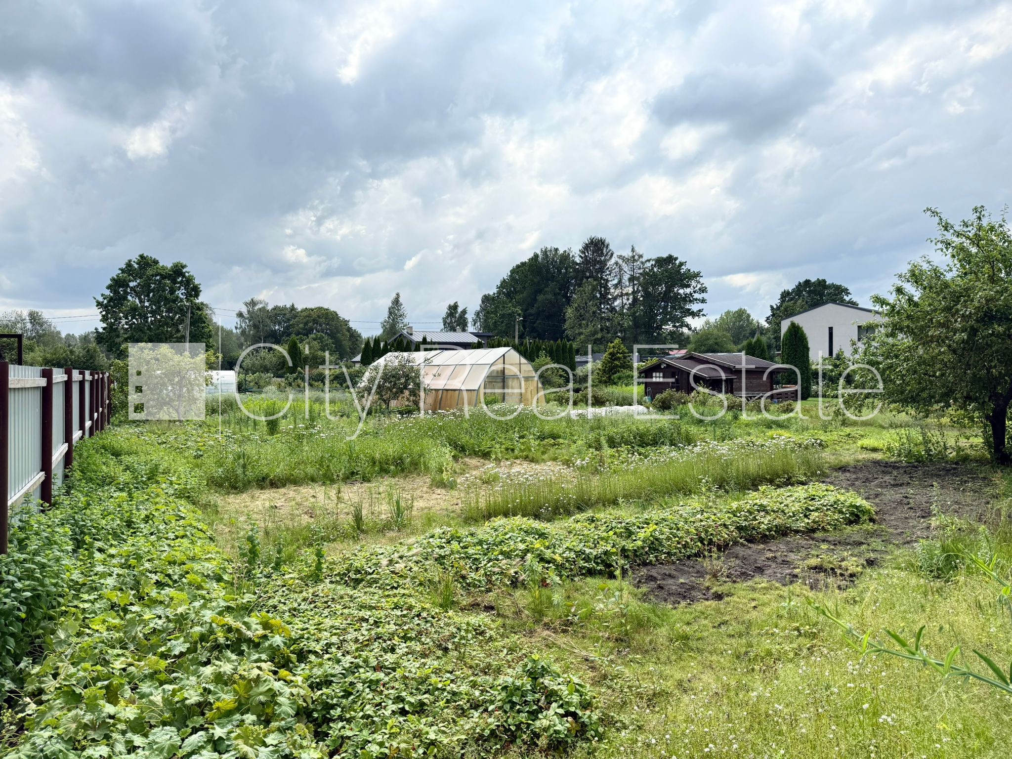 Sludinājumi. Labiekārtota apzaļumota teritorija, iežogota teritorija ar metāla sētu, jaunizveidotā privātmāju Cena: 72000 EUR Foto #8