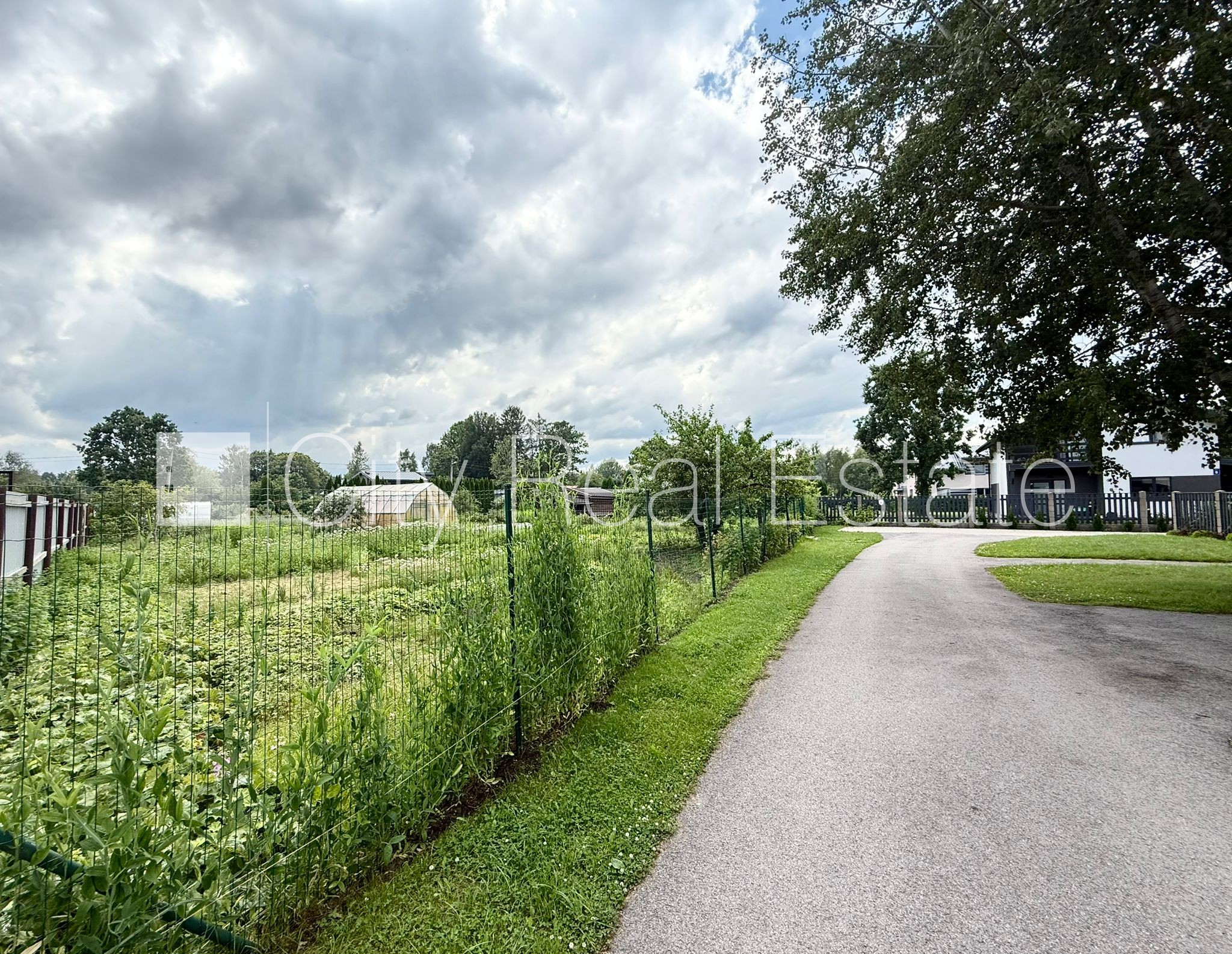 Sludinājumi. Labiekārtota apzaļumota teritorija, iežogota teritorija ar metāla sētu, jaunizveidotā privātmāju Cena: 72000 EUR Foto #10