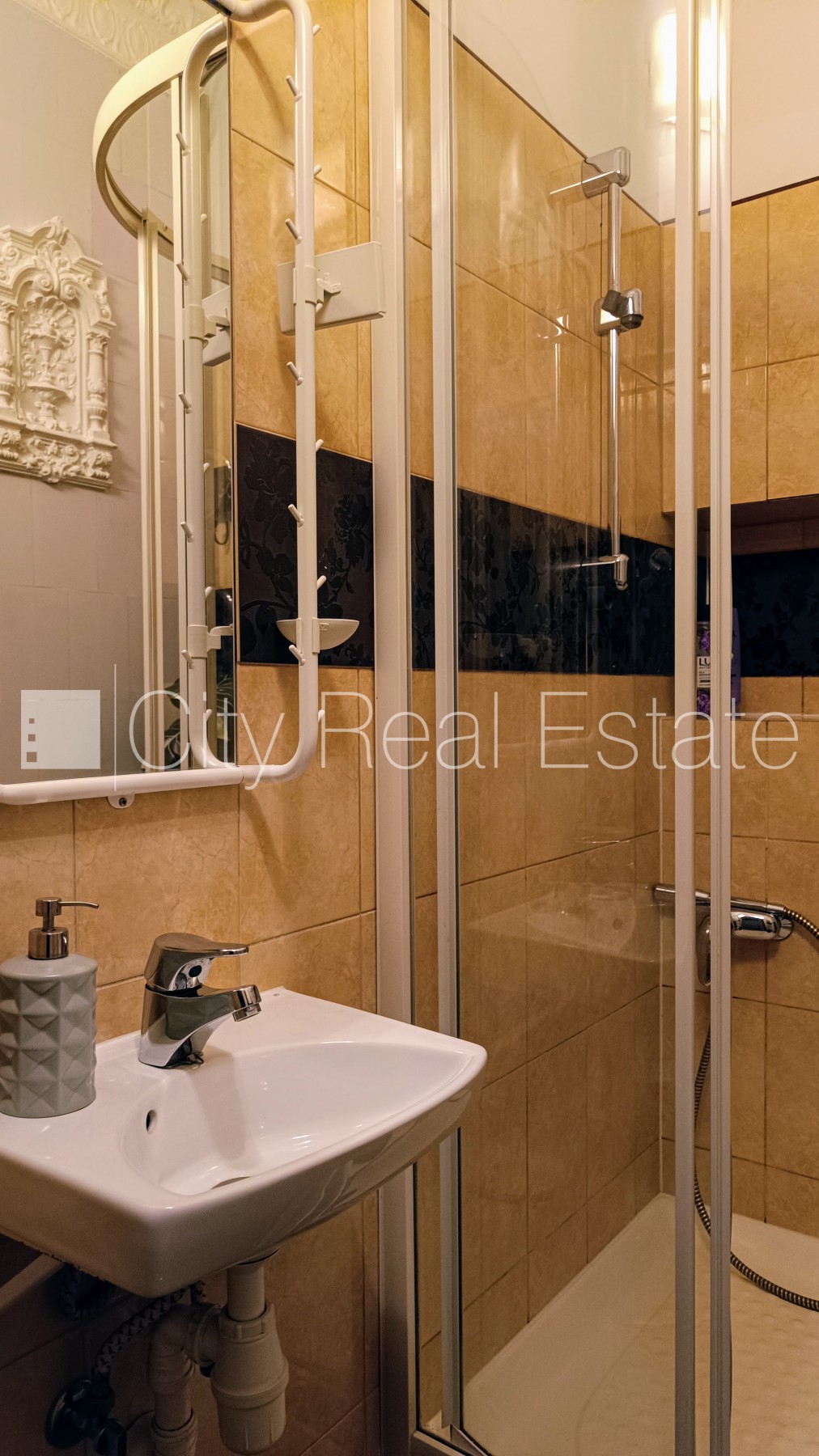 Sludinājumi. Šo dzīvokli izīrē pa diennaktīm (īstermiņa īre), īres cena sludinājumā norādīta par vienu diennakts Cena: 80 EUR/mēn Foto #11