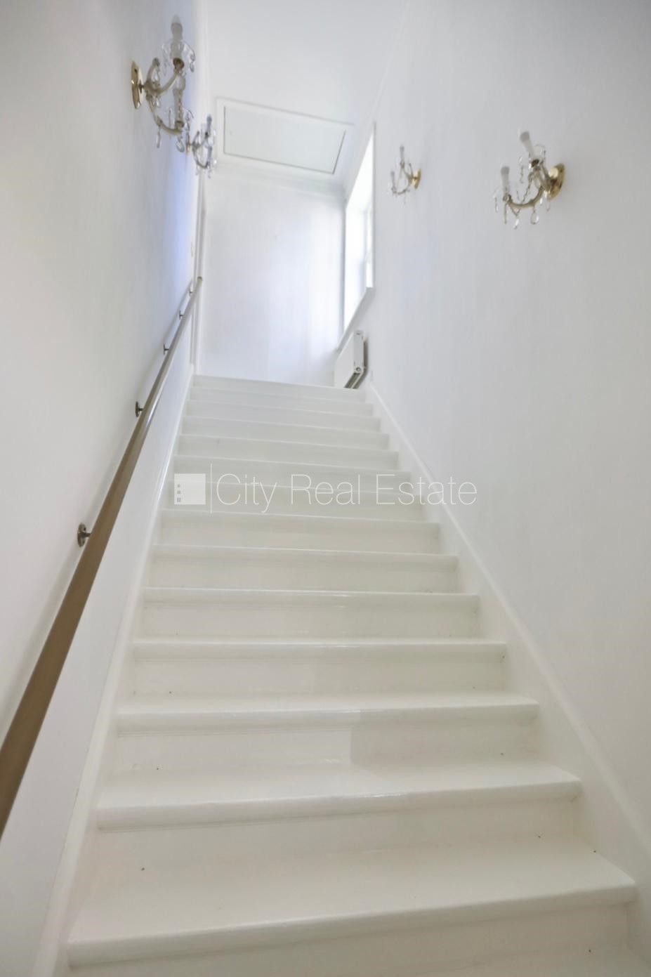 Sludinājumi. Privātmāja, renovēta māja, vieta automašīnai, teritorijas stāvlaukums noklāts ar bruģakmens segumu, Cena: 240000 EUR Foto #13