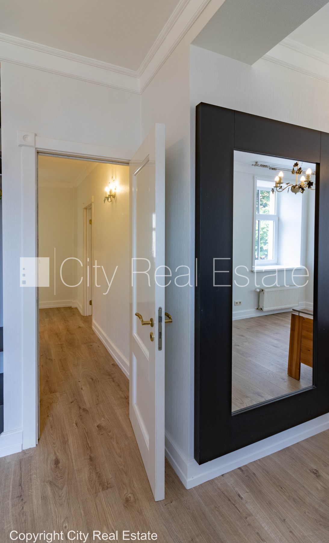 Sludinājumi. Privātmāja, renovēta māja, vieta automašīnai, teritorijas stāvlaukums noklāts ar bruģakmens segumu, Cena: 240000 EUR Foto #21