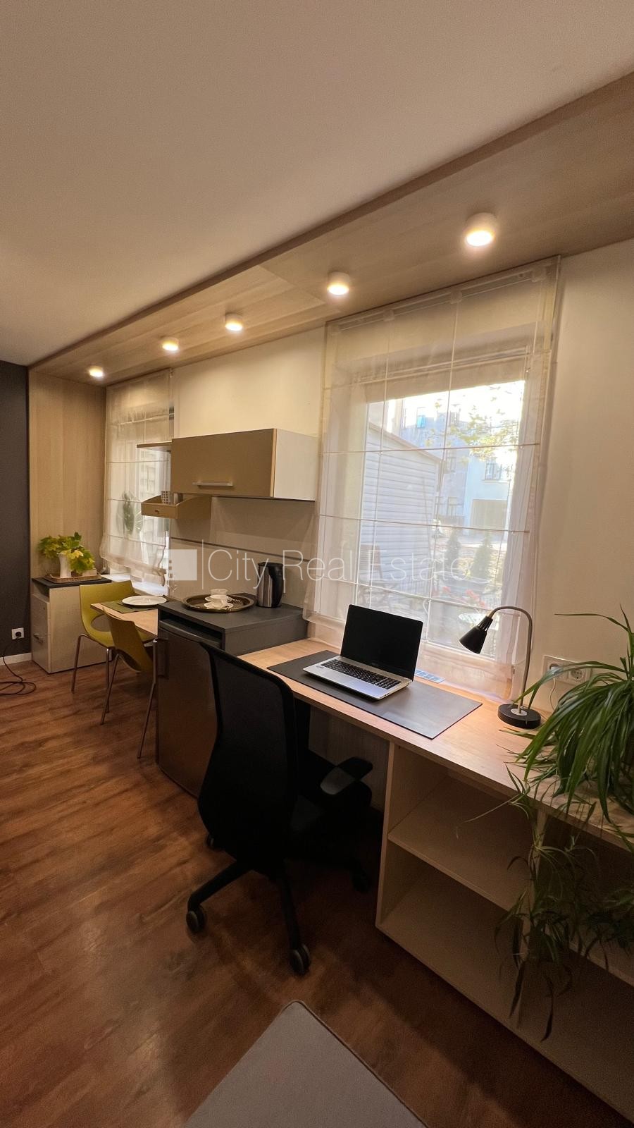 Sludinājumi. Fasādes māja, renovēta māja, labiekārtots apzaļumots pagalms, ieeja no ielas, studio tipa, virtuve Cena: 400 EUR/mēn Foto #4