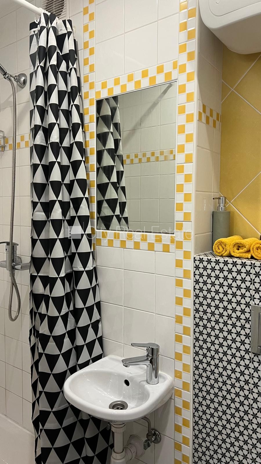 Sludinājumi. Fasādes māja, renovēta māja, labiekārtots apzaļumots pagalms, ieeja no ielas, studio tipa, virtuve Cena: 400 EUR/mēn Foto #8