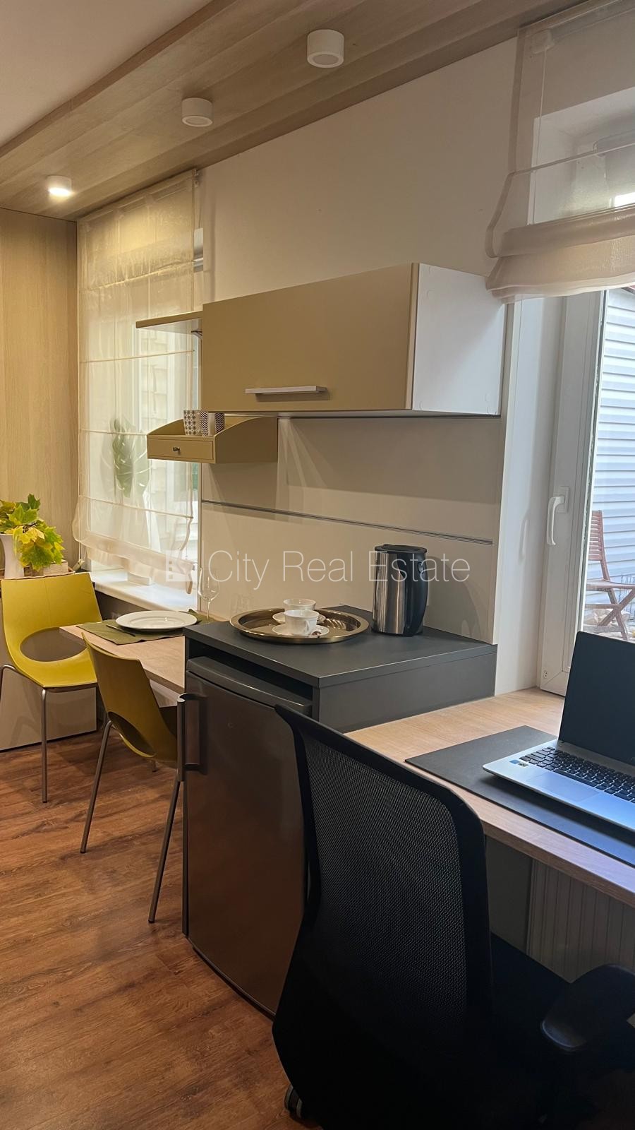 Sludinājumi. Fasādes māja, renovēta māja, labiekārtots apzaļumots pagalms, ieeja no ielas, studio tipa, virtuve Cena: 400 EUR/mēn Foto #6