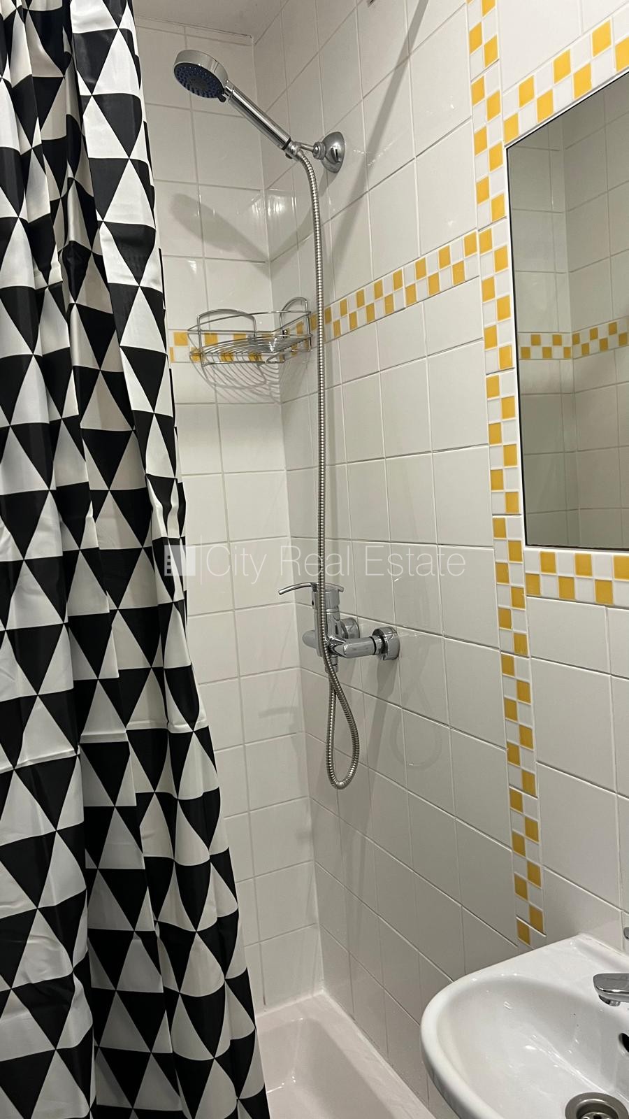 Sludinājumi. Fasādes māja, renovēta māja, labiekārtots apzaļumots pagalms, ieeja no ielas, studio tipa, virtuve Cena: 400 EUR/mēn Foto #10