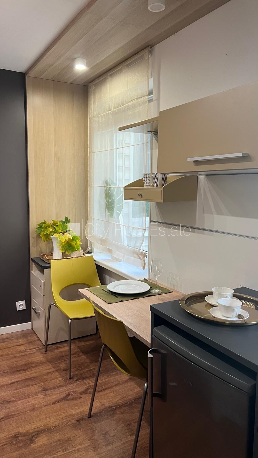 Sludinājumi. Fasādes māja, renovēta māja, labiekārtots apzaļumots pagalms, ieeja no ielas, studio tipa, virtuve Cena: 400 EUR/mēn Foto #7