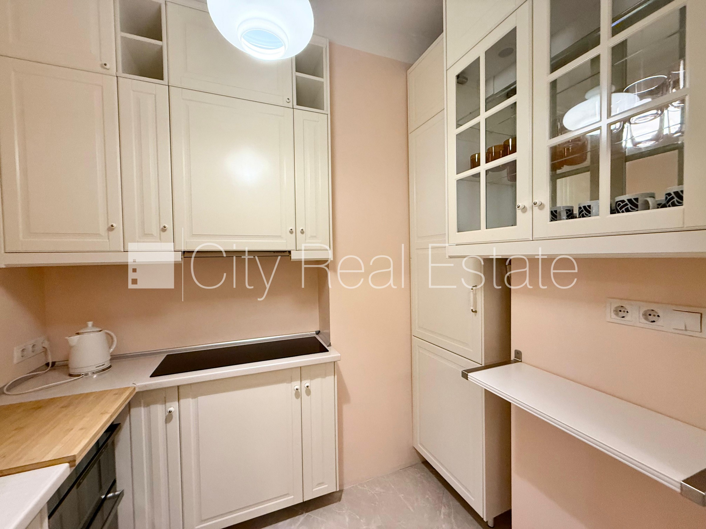 Sludinājumi. Pagalma māja, renovēta māja, labiekārtota apzaļumota teritorija, slēgts pagalms, teritorijas Cena: 750 EUR/mēn Foto #6