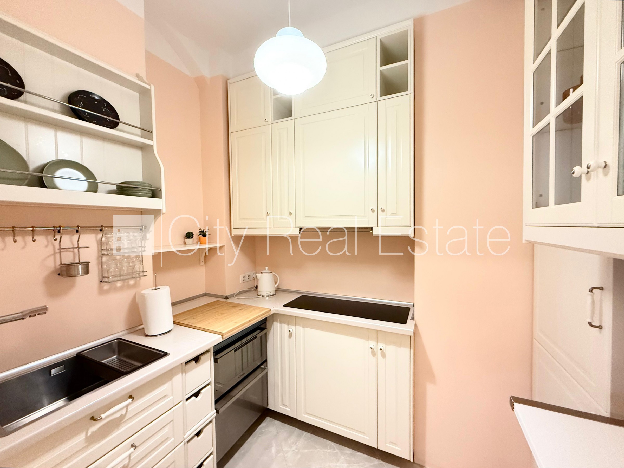 Sludinājumi. Pagalma māja, renovēta māja, labiekārtota apzaļumota teritorija, slēgts pagalms, teritorijas Cena: 750 EUR/mēn Foto #5