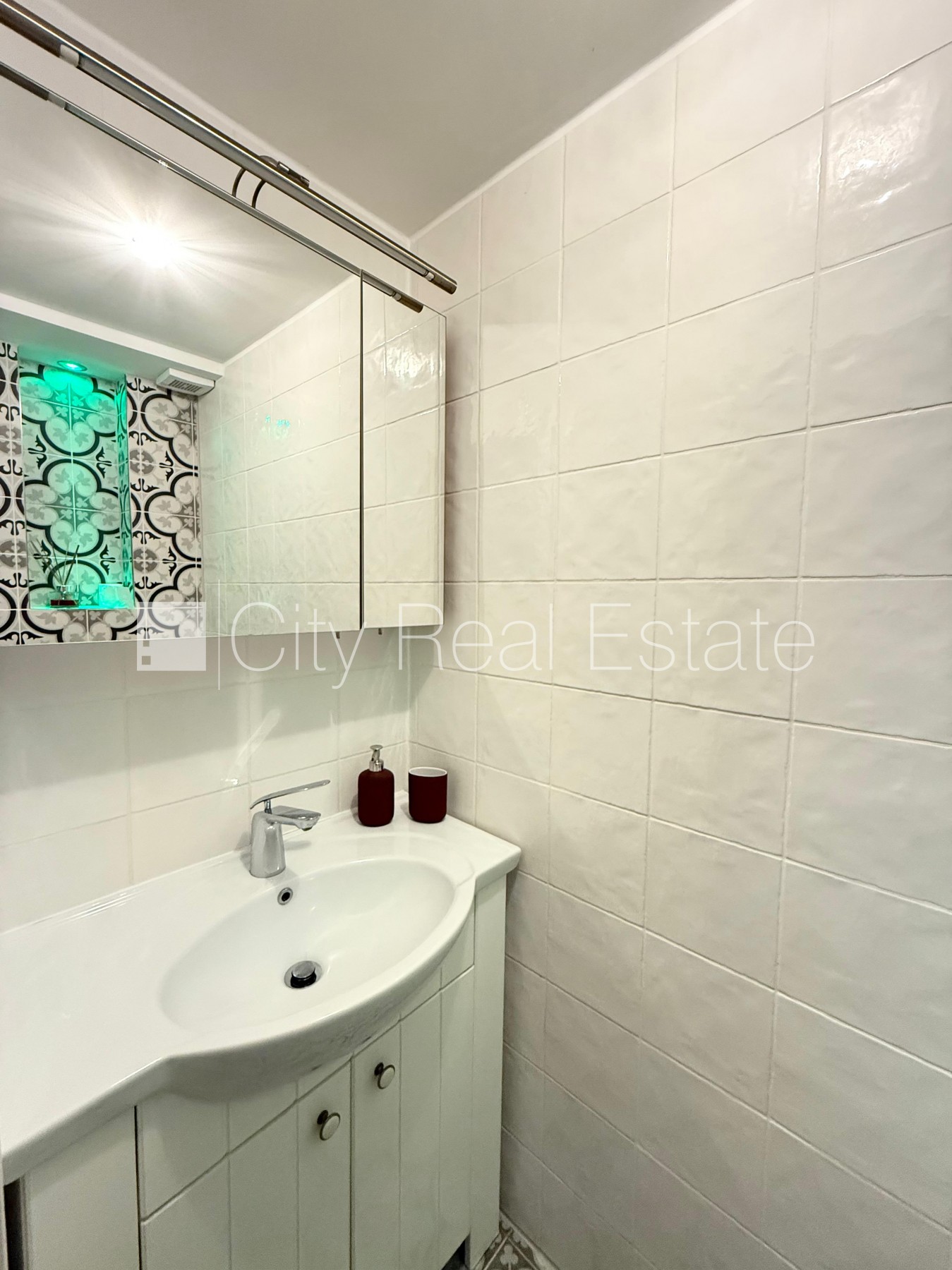 Sludinājumi. Pagalma māja, renovēta māja, labiekārtota apzaļumota teritorija, slēgts pagalms, teritorijas Cena: 750 EUR/mēn Foto #16