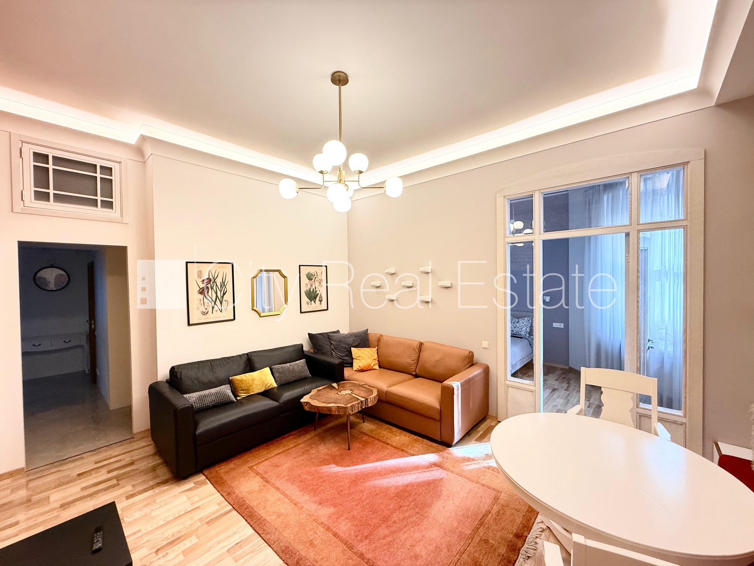 Sludinājumi. Pagalma māja, renovēta māja, labiekārtota apzaļumota teritorija, slēgts pagalms, teritorijas Cena: 750 EUR/mēn Foto #3