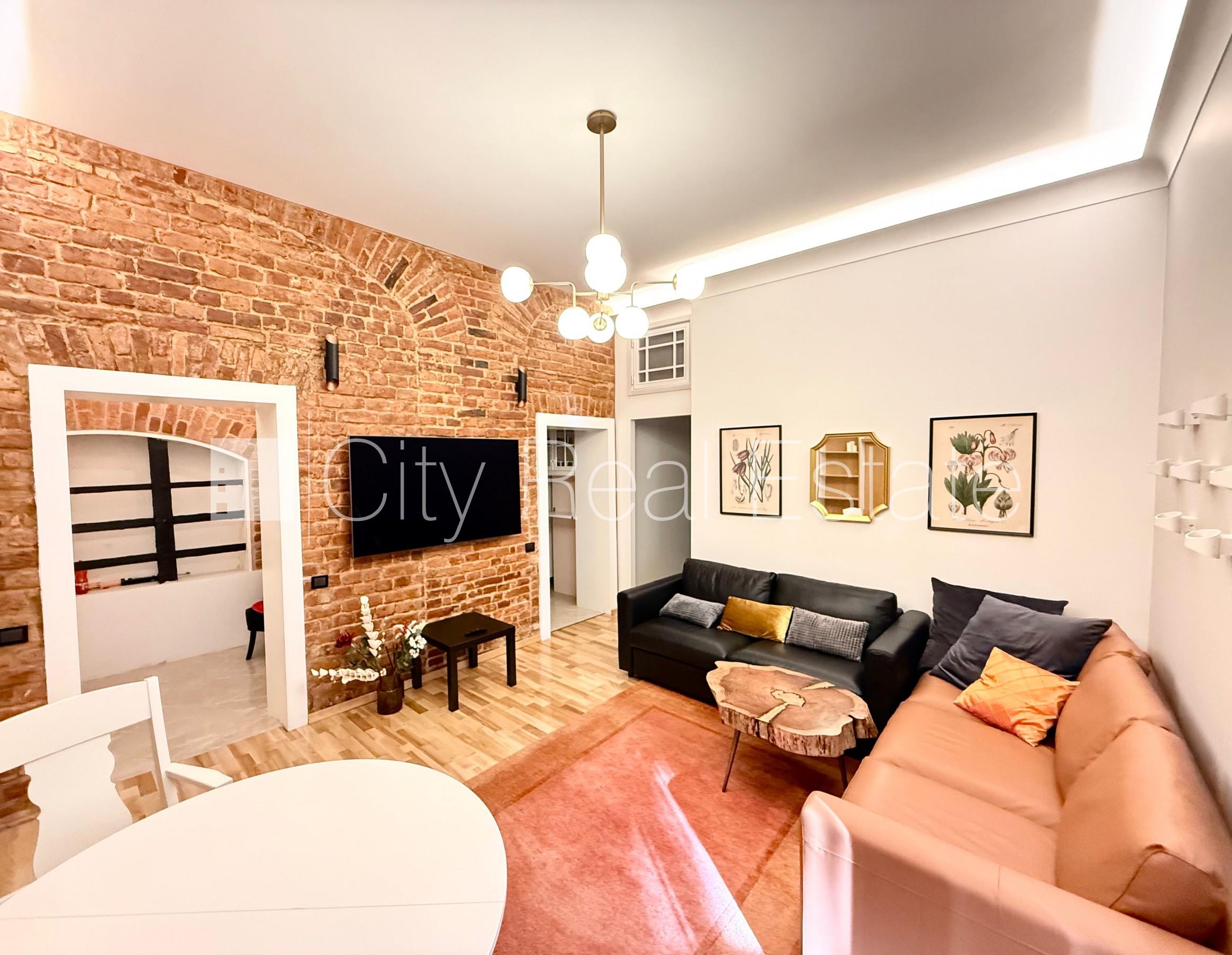 Sludinājumi. Pagalma māja, renovēta māja, labiekārtota apzaļumota teritorija, slēgts pagalms, teritorijas Cena: 750 EUR/mēn Foto #2