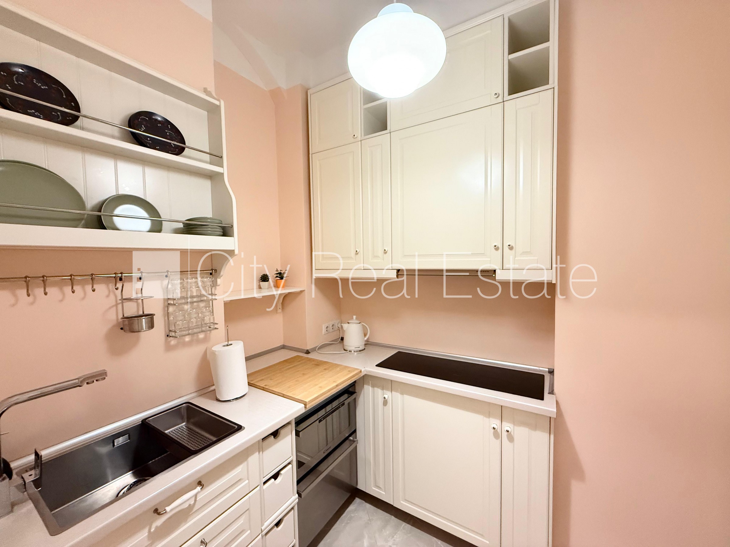 Sludinājumi. Pagalma māja, renovēta māja, labiekārtota apzaļumota teritorija, slēgts pagalms, teritorijas Cena: 750 EUR/mēn Foto #4