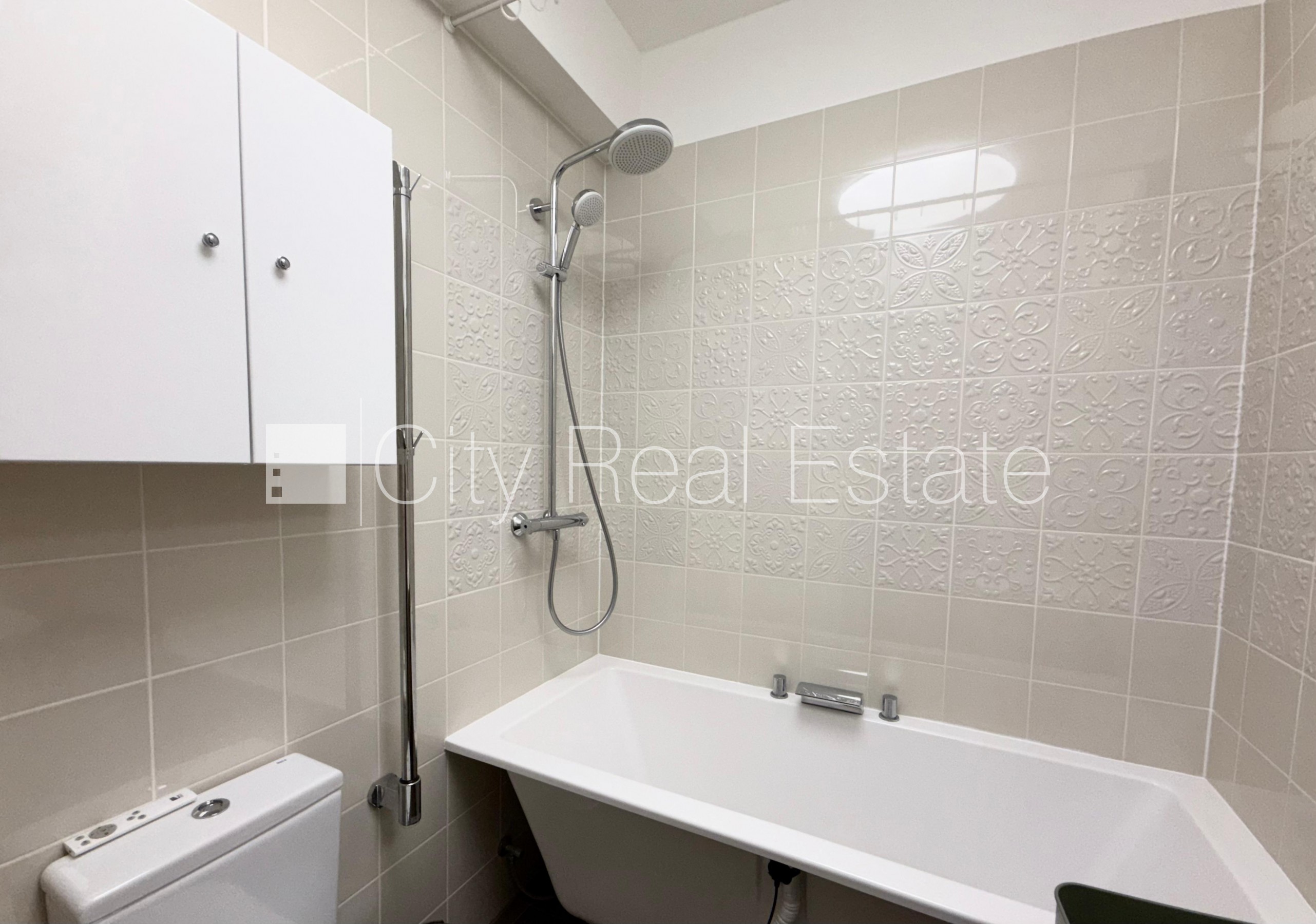 Sludinājumi. Pagalma māja, renovēta māja, labiekārtota apzaļumota teritorija, slēgts pagalms, teritorijas Cena: 750 EUR/mēn Foto #15