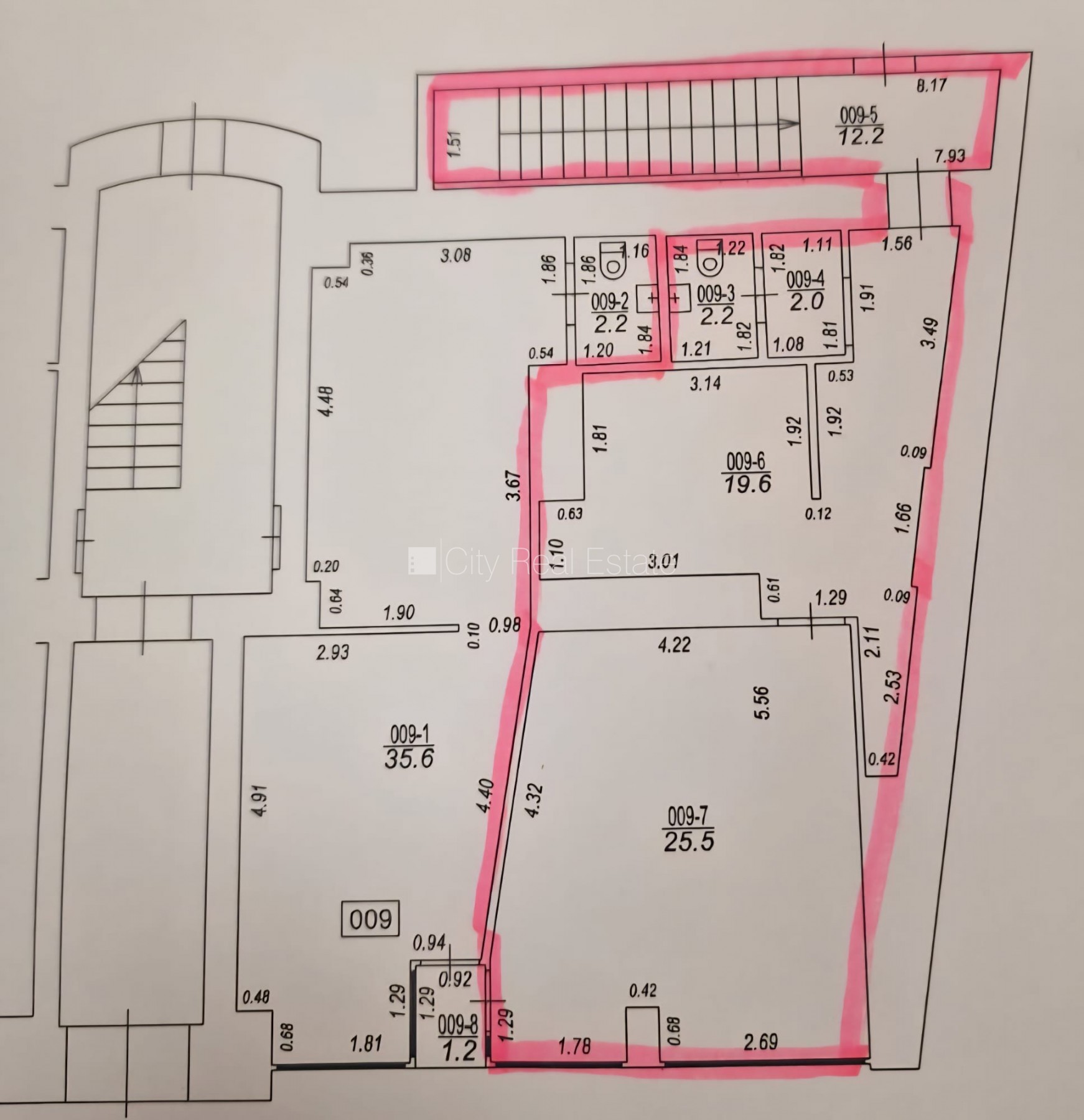Объявление. Фасадный дом, два входа, газовое отопление, большие витрины, туалет 2,2 м2, проходные / сквозные Цена: 880 EUR/мес. Foto #9