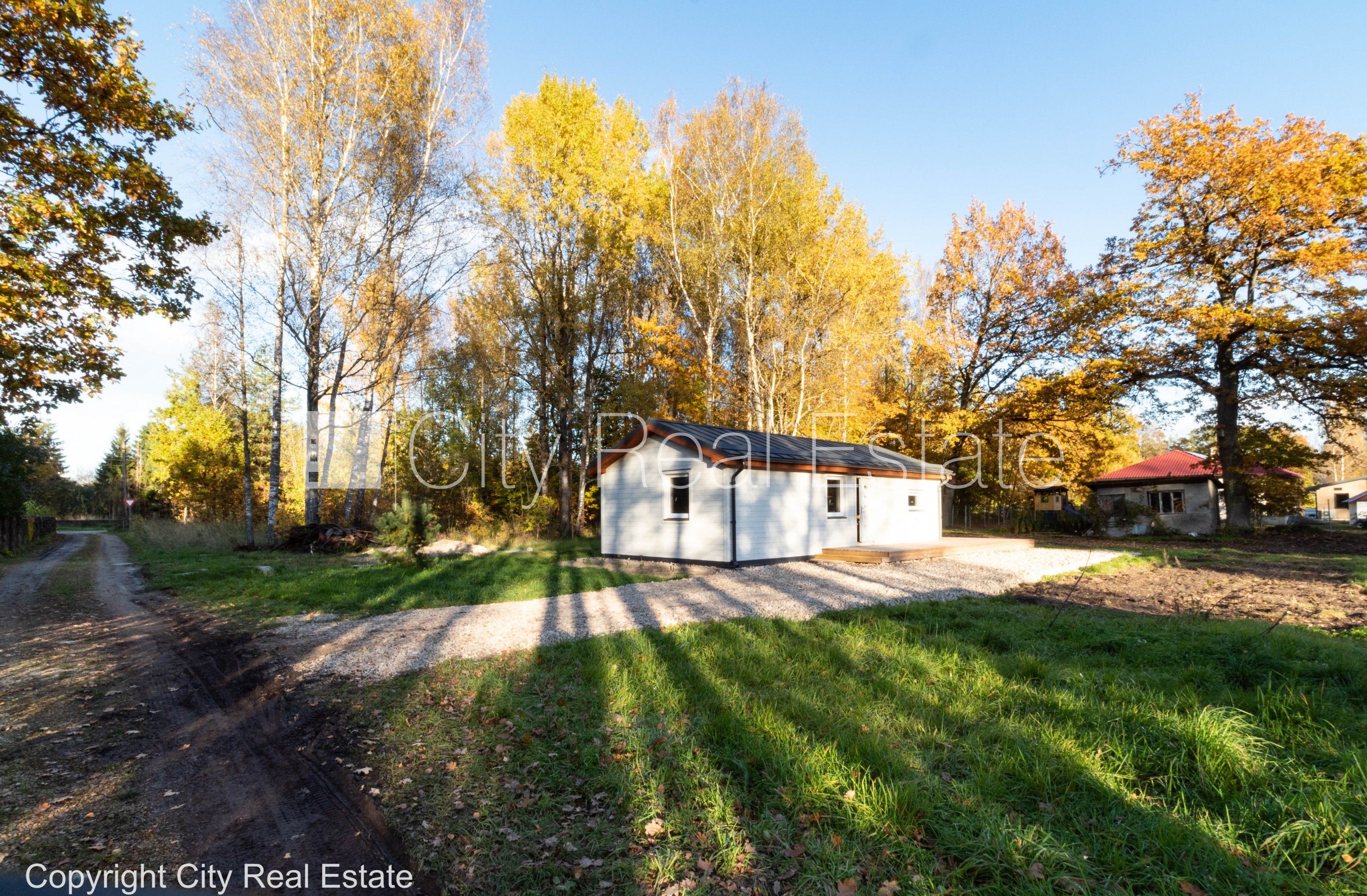 Sludinājumi. Privātmāja, koka māja, energo efektīva māja, vieta vairākām automašīnām, terase 40 m2, guļamistabu Cena: 125000 EUR Foto #1