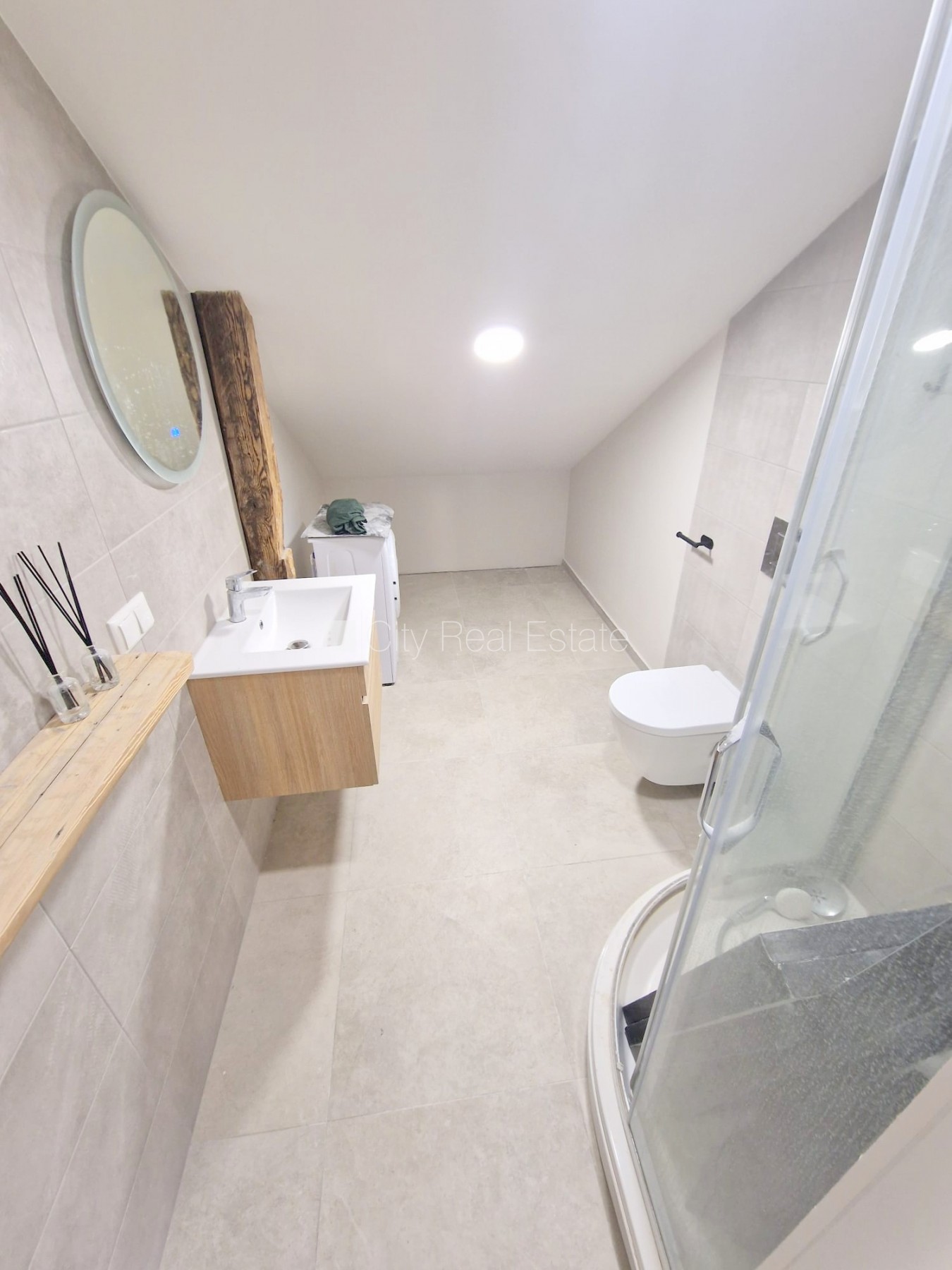 Sludinājumi. Pagalma ēka, renovēta māja, slēgts pagalms, ieeja no ielas un pagalma, mansards, ir lifts, kāpņu Cena: 550 EUR/mēn Foto #8