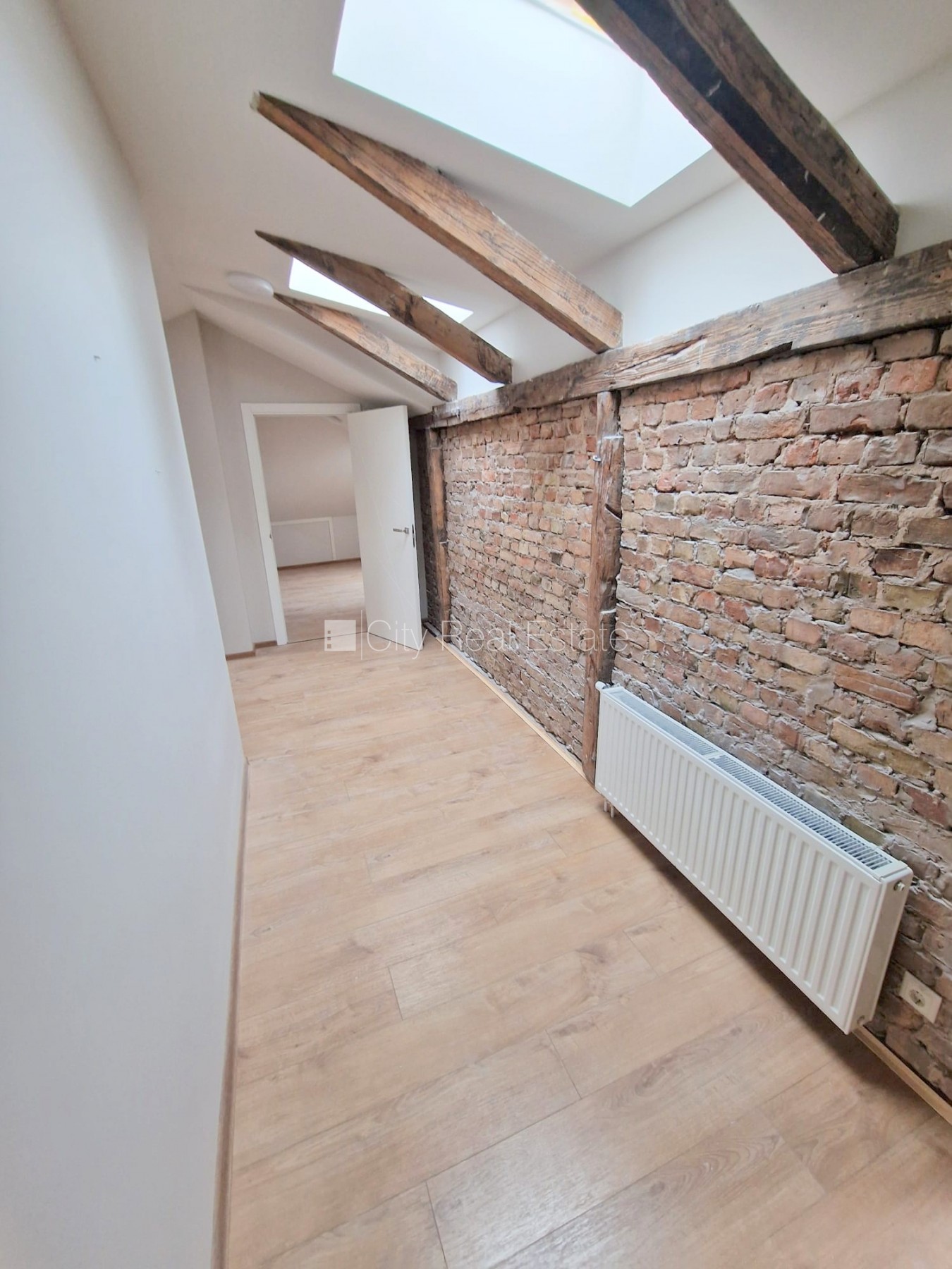 Sludinājumi. Pagalma ēka, renovēta māja, slēgts pagalms, ieeja no ielas un pagalma, mansards, ir lifts, kāpņu Cena: 550 EUR/mēn Foto #7