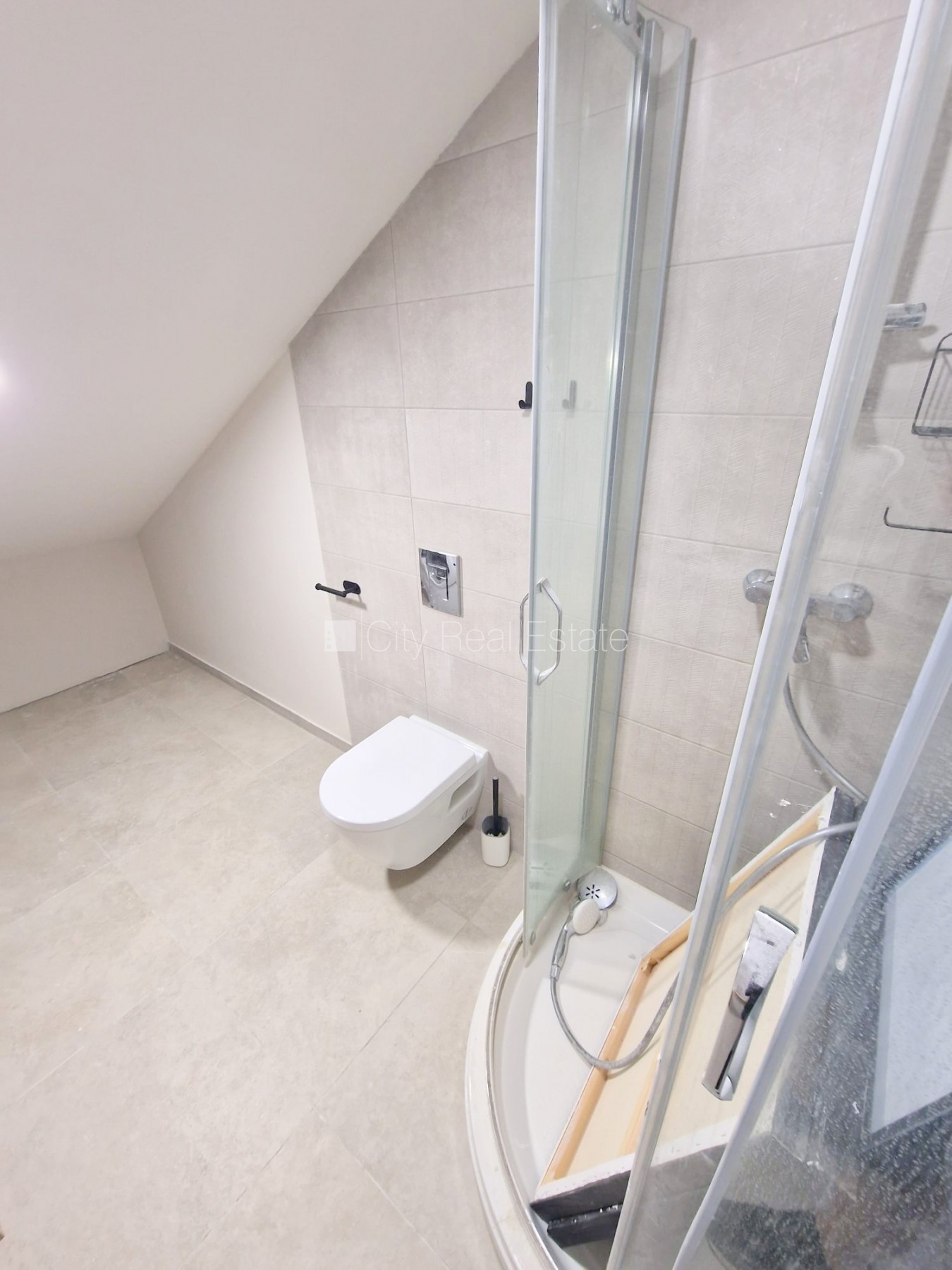 Sludinājumi. Pagalma ēka, renovēta māja, slēgts pagalms, ieeja no ielas un pagalma, mansards, ir lifts, kāpņu Cena: 550 EUR/mēn Foto #9