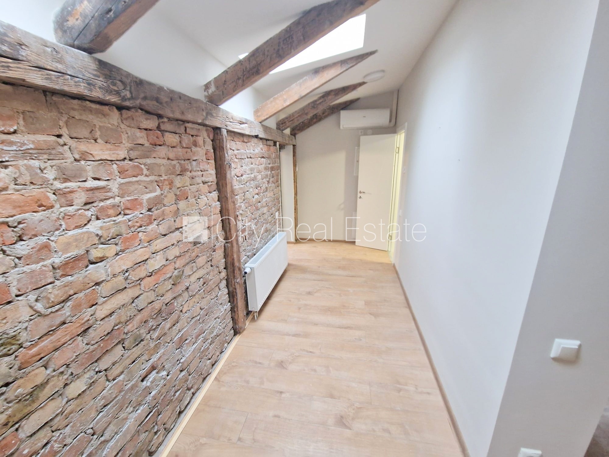 Sludinājumi. Pagalma ēka, renovēta māja, slēgts pagalms, ieeja no ielas un pagalma, mansards, ir lifts, kāpņu Cena: 550 EUR/mēn Foto #6