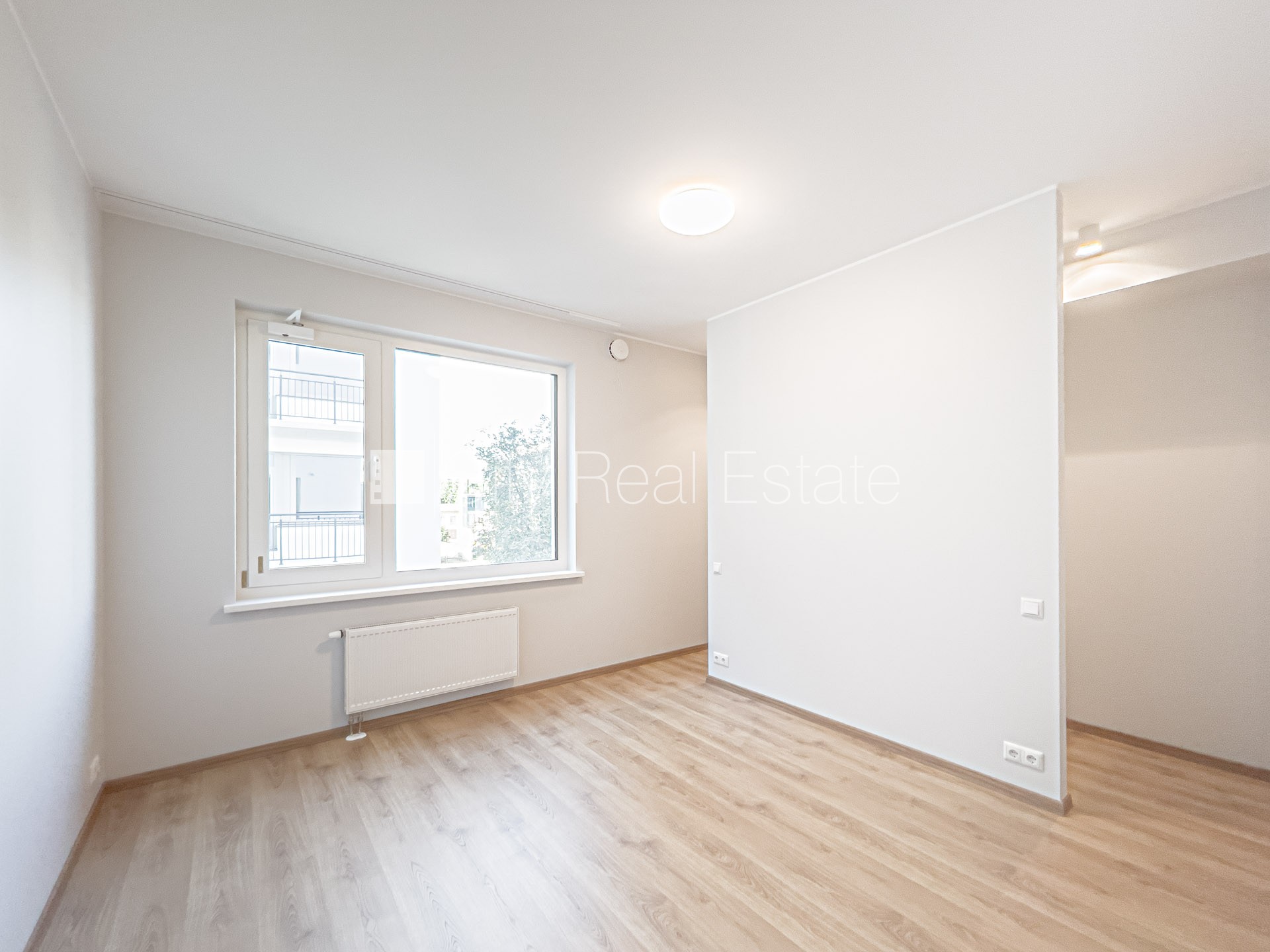 Sludinājumi. Jaunceltne, pagrabstāvā pieejama noliktava, labiekārtots apzaļumots pagalms, iespēja nomāt Cena: 599 EUR/mēn Foto #2