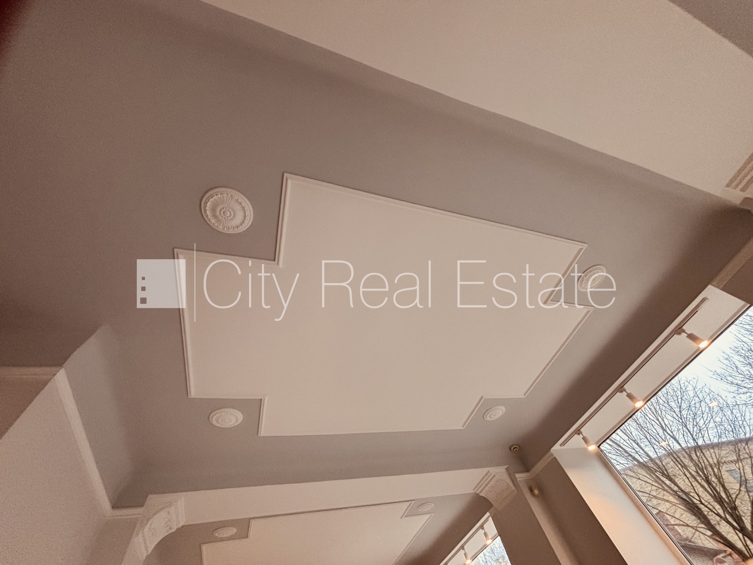 Объявление. Фасадный дом, закрытый двор, отопление - воздушный теплонасос, бойлер для горячей воды, кондиционер Цена: 2635 EUR/мес. Foto #9