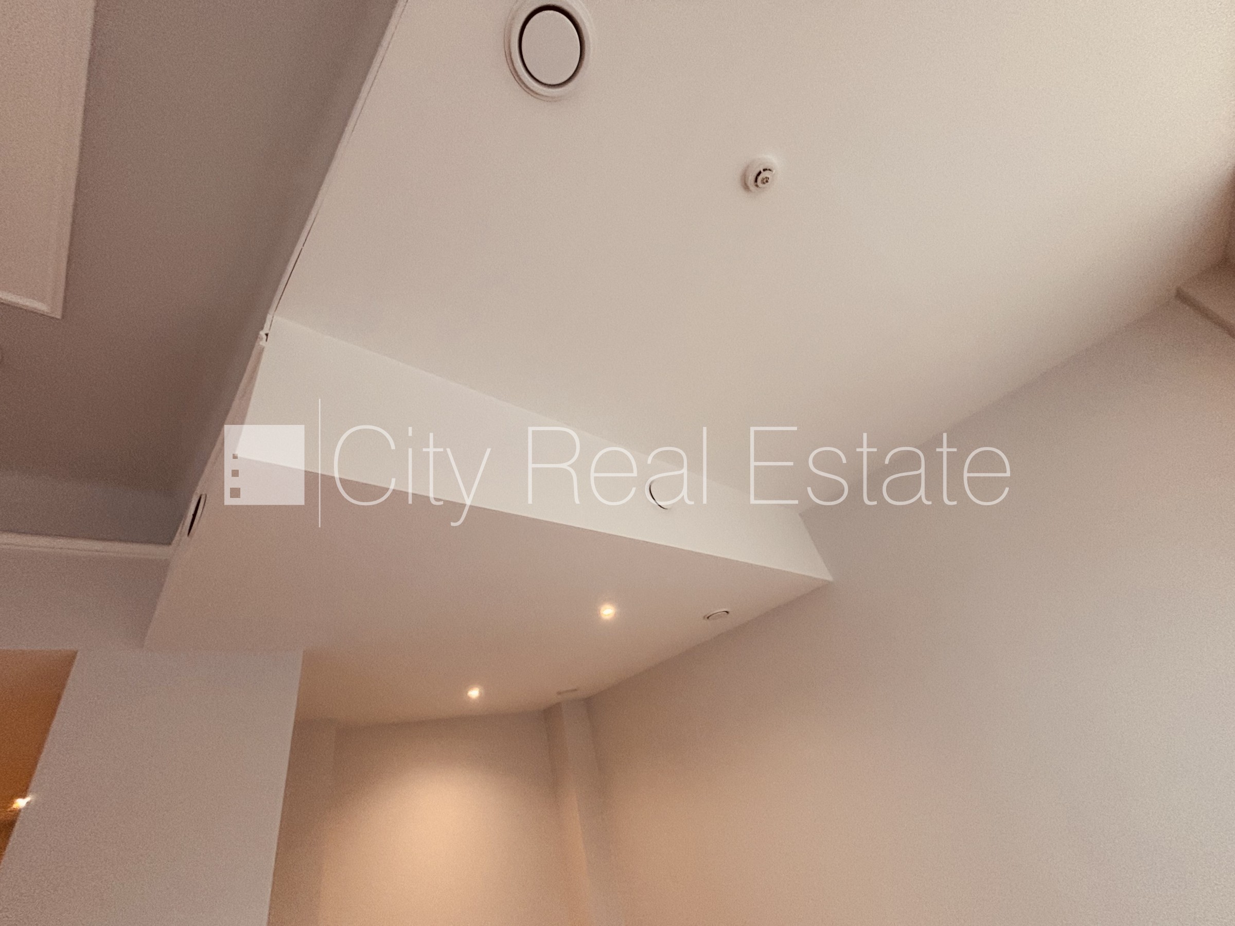 Объявление. Фасадный дом, закрытый двор, отопление - воздушный теплонасос, бойлер для горячей воды, кондиционер Цена: 2635 EUR/мес. Foto #11