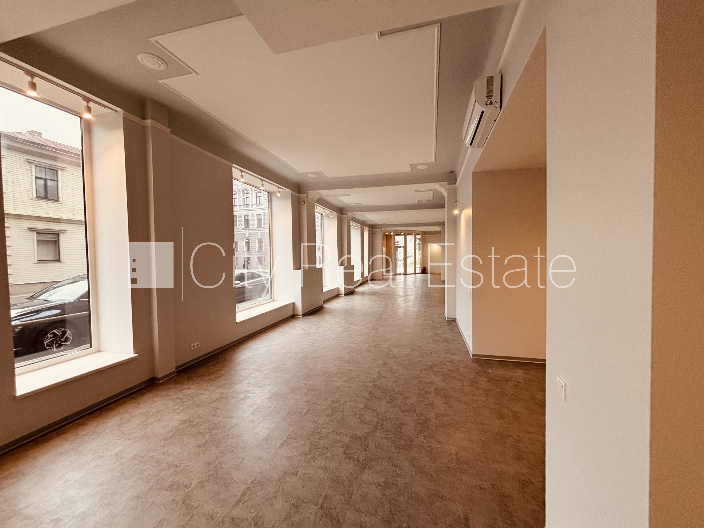 Объявление. Фасадный дом, закрытый двор, отопление - воздушный теплонасос, бойлер для горячей воды, кондиционер Цена: 2635 EUR/мес. Foto #7