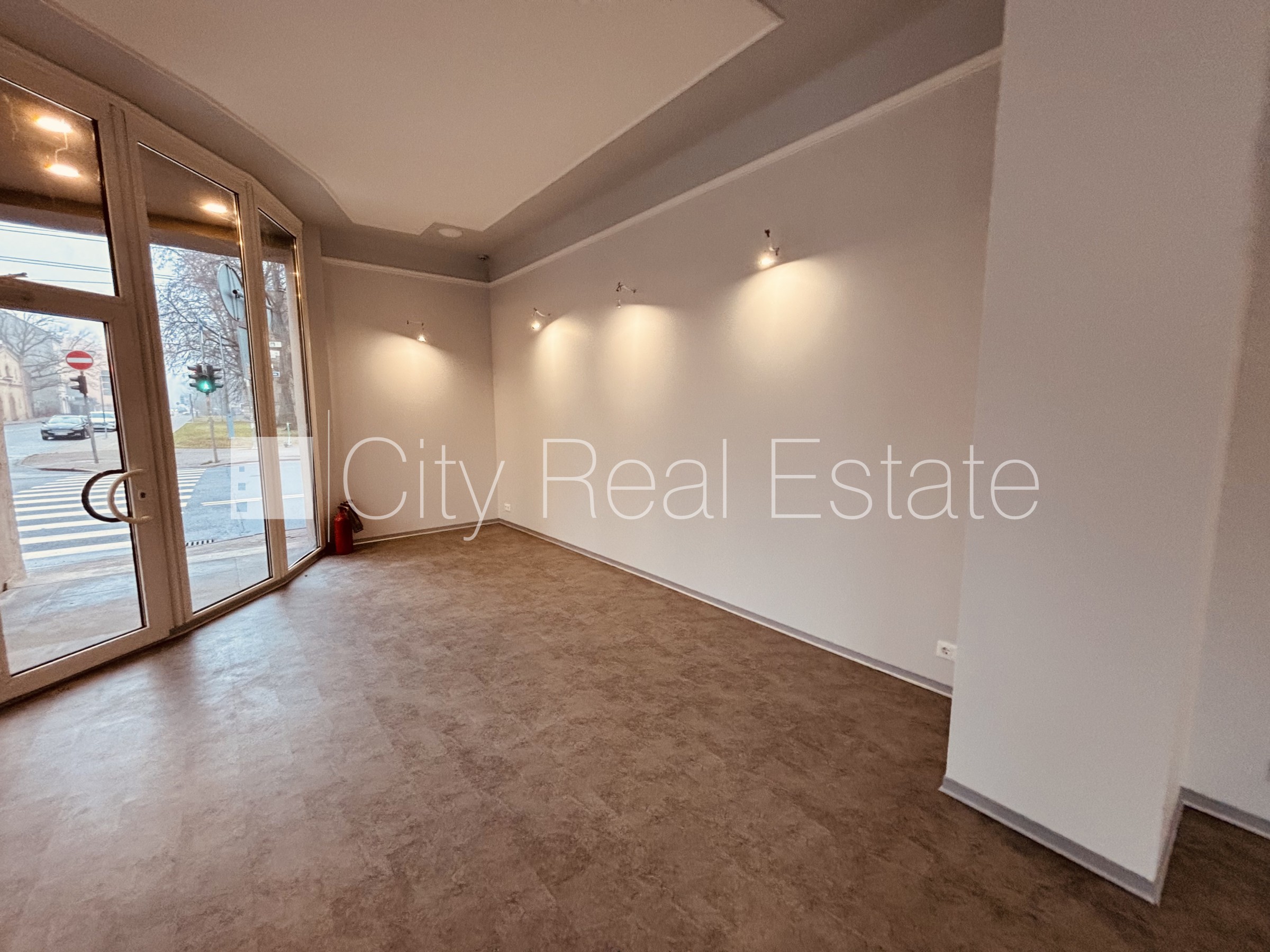 Объявление. Фасадный дом, закрытый двор, отопление - воздушный теплонасос, бойлер для горячей воды, кондиционер Цена: 2635 EUR/мес. Foto #6